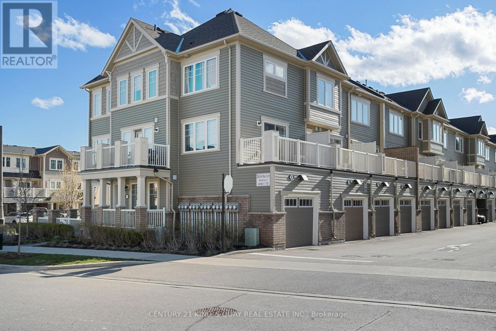 Row / Townhouse – 1 - 2500 HILL RISE COURT, Oshawa – photo 3
