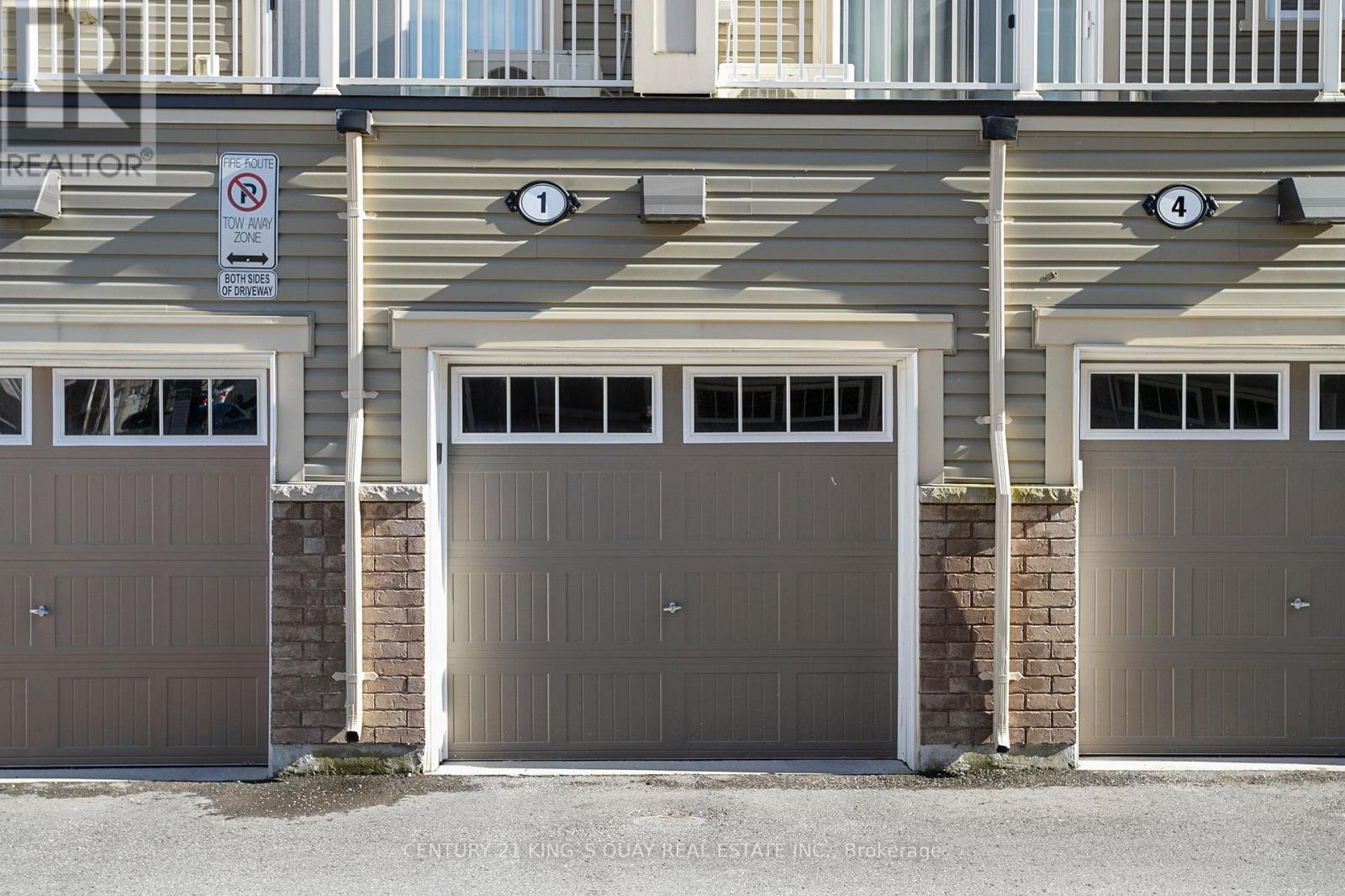 Row / Townhouse – 1 - 2500 HILL RISE COURT, Oshawa – photo 4
