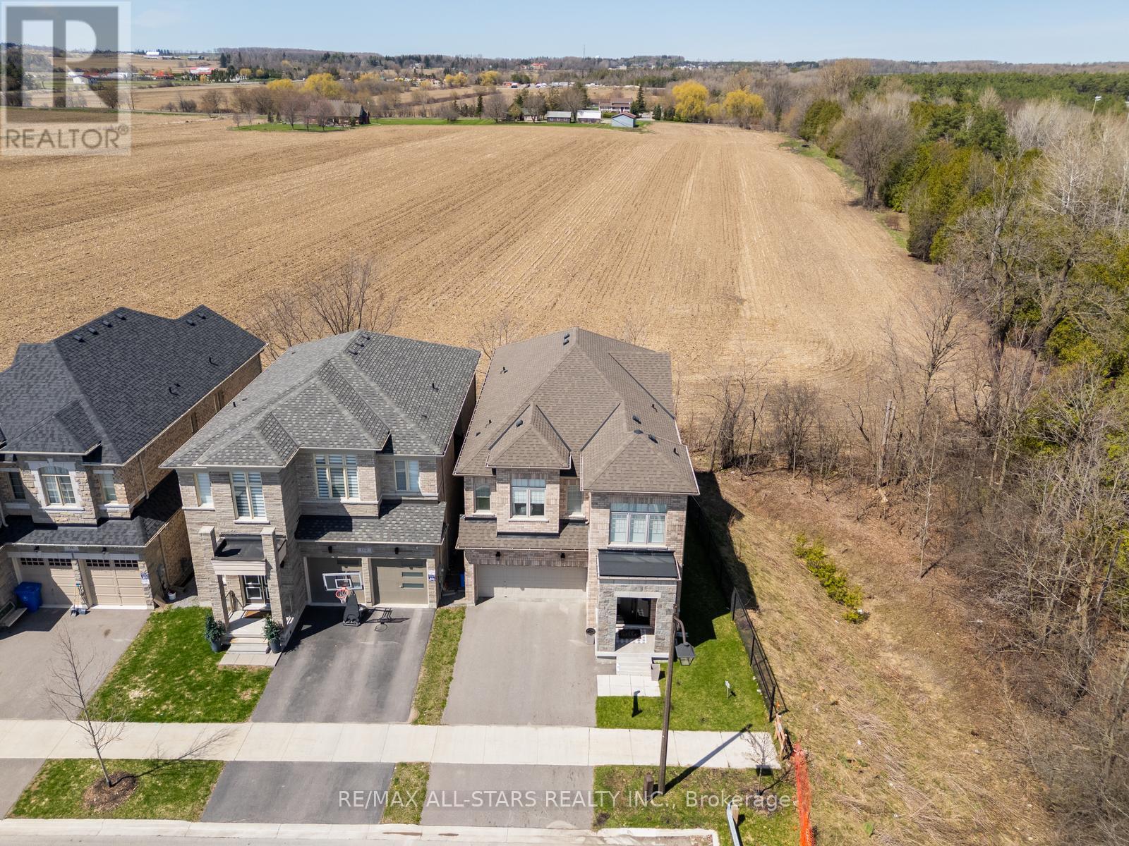 House – 106 CONDUCTOR AVENUE, Whitchurch-Stouffville – photo 2