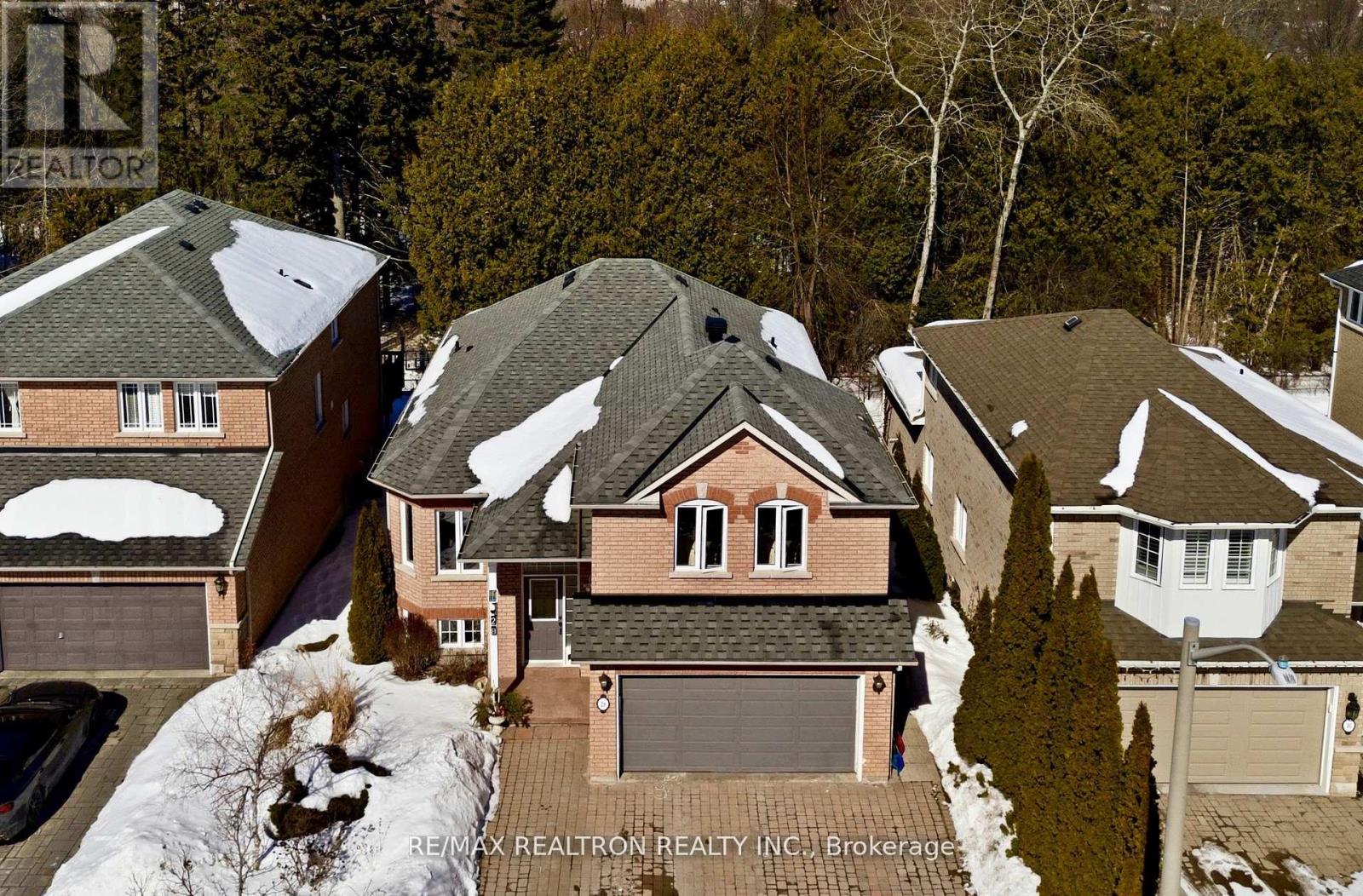 House – 28 HEADWATER CRESCENT, Richmond Hill – photo 2