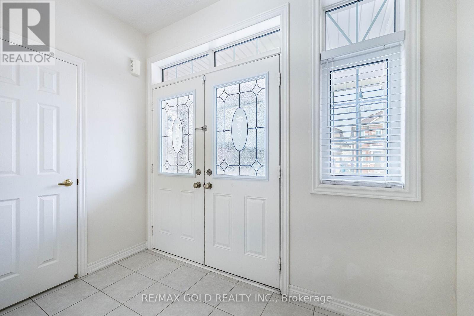 House – 14 LLOYD CRESCENT, Brampton – photo 3