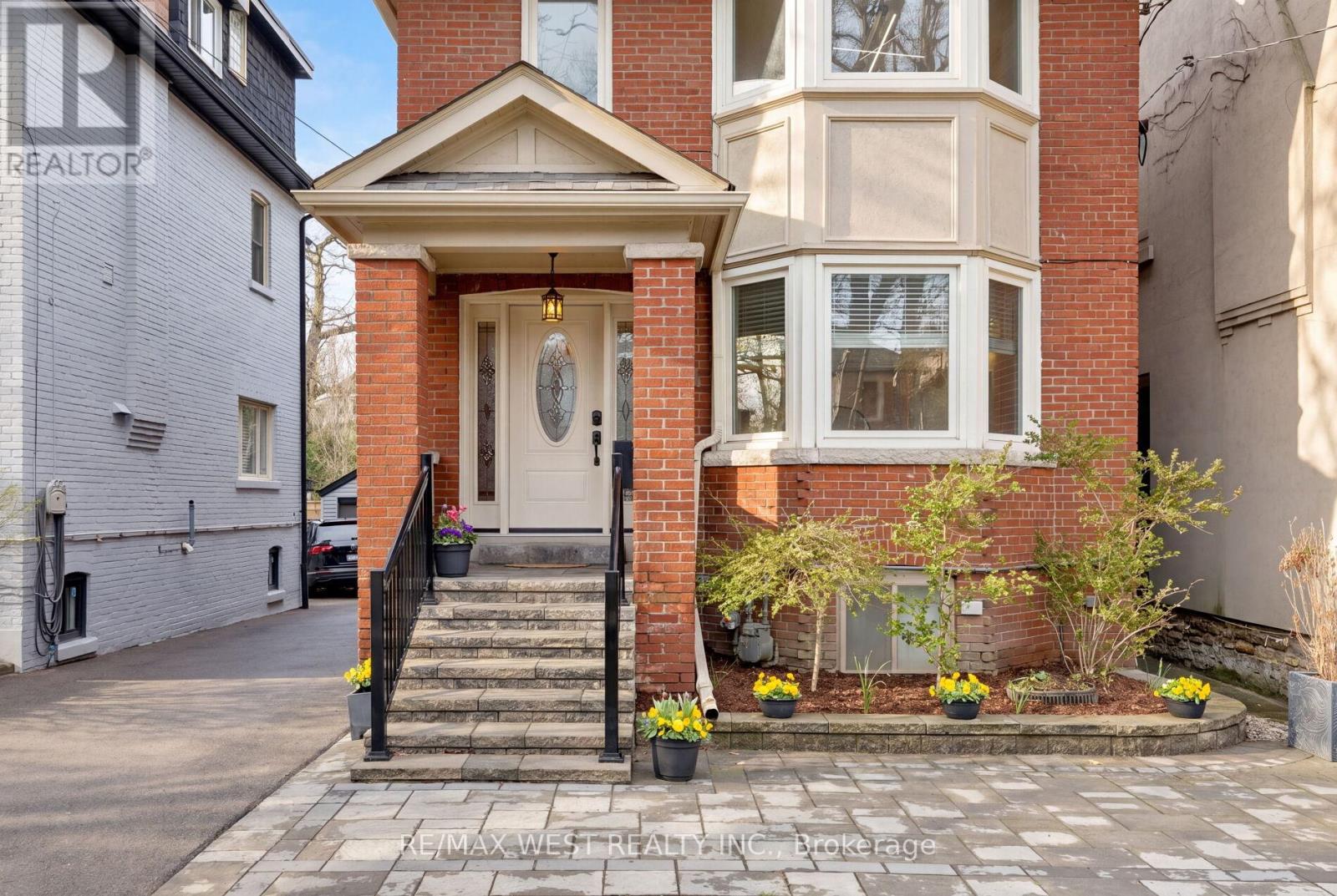 Duplex – 311 ST CLAIR AVENUE E, Toronto – photo 3