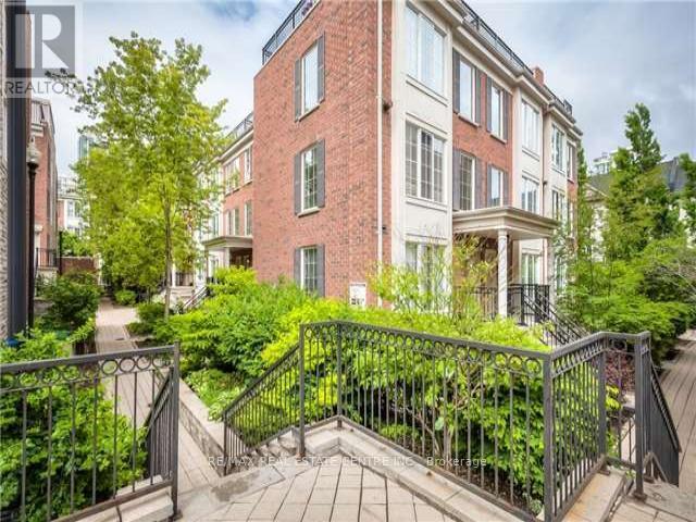 Row / Townhouse – 1214 - 5 EVERSON DRIVE, Toronto – photo 3