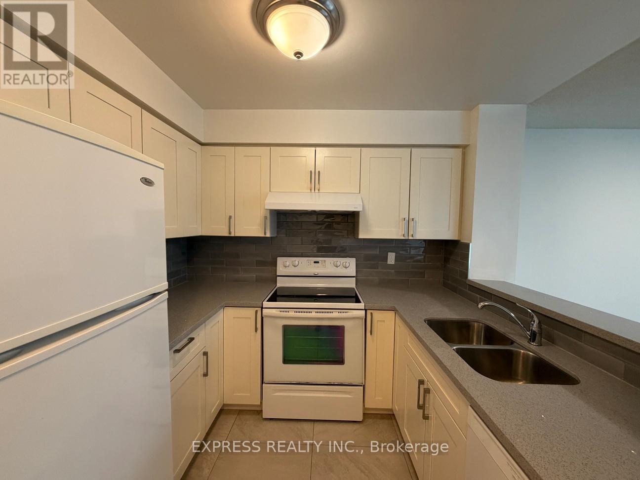 Apartment – 711 - 942 YONGE STREET, Toronto – photo 2