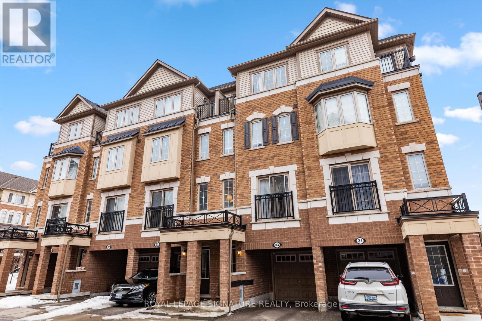 Row / Townhouse – 33 GLENSTAL PATH, Oshawa – photo 1