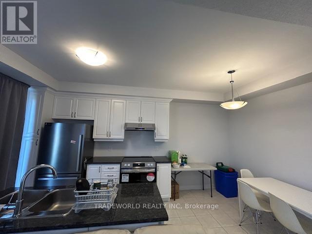 Row / Townhouse – 134 MUMBAI DRIVE, Markham – photo 5