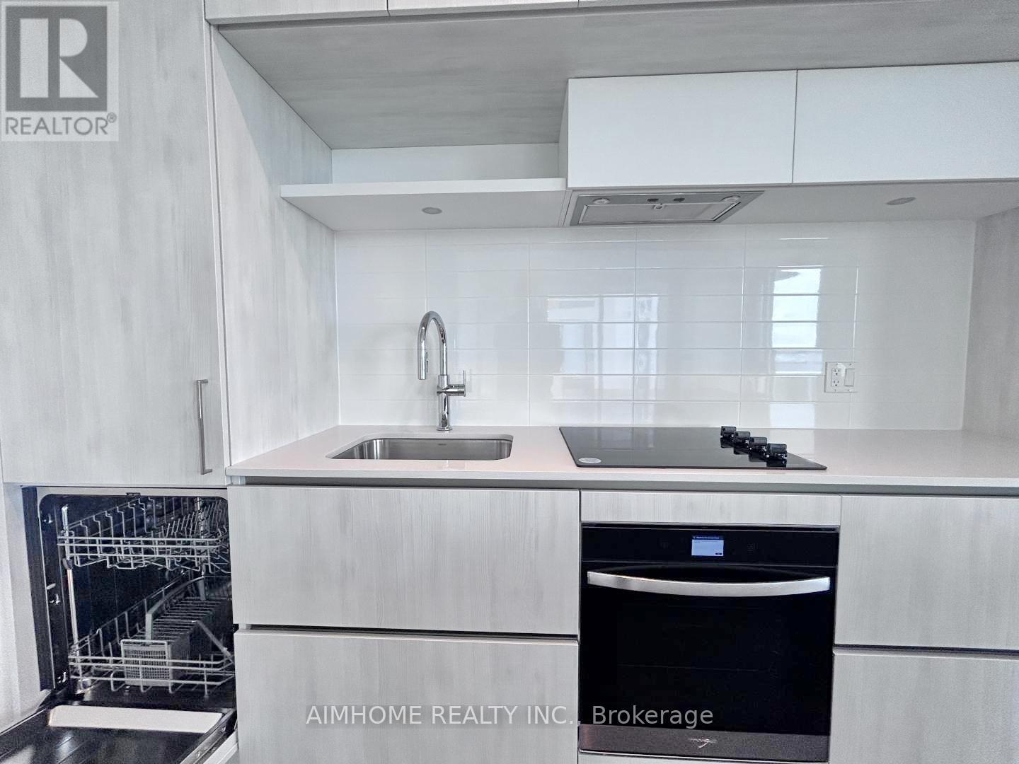 Apartment – 829 - 2 DAVID EYER ROAD E, Richmond Hill – photo 4