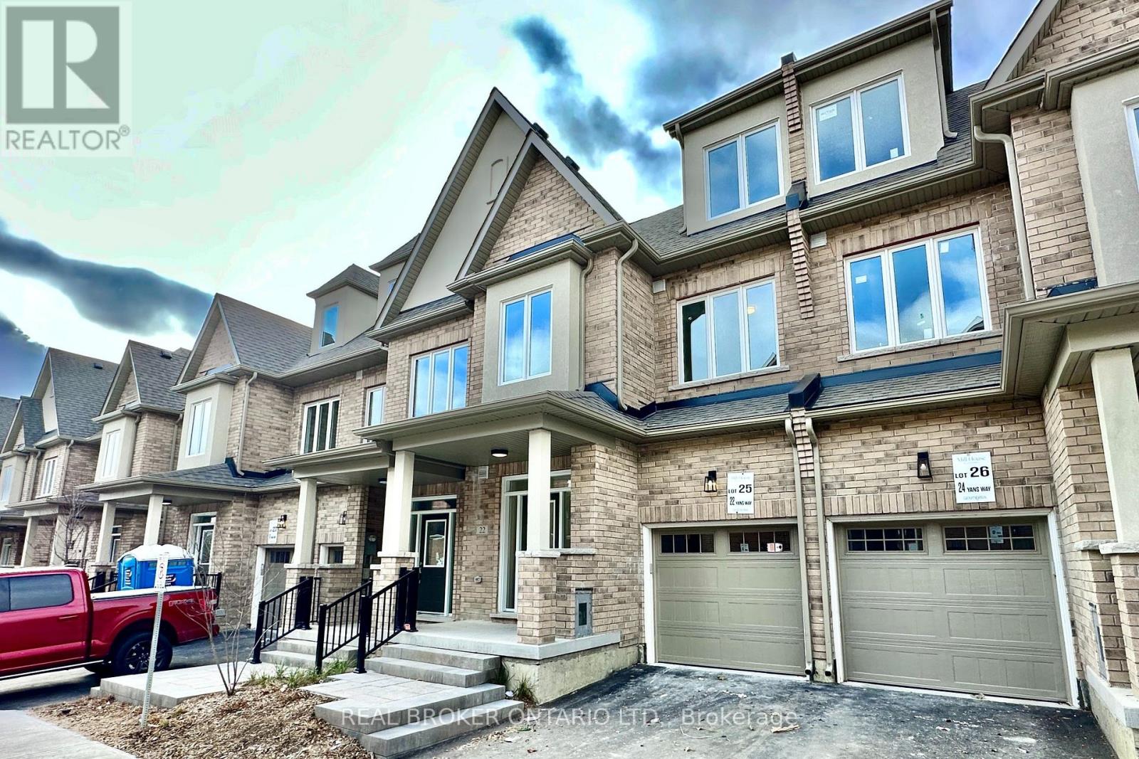Row / Townhouse – 22 YANS WAY, Markham – photo 2