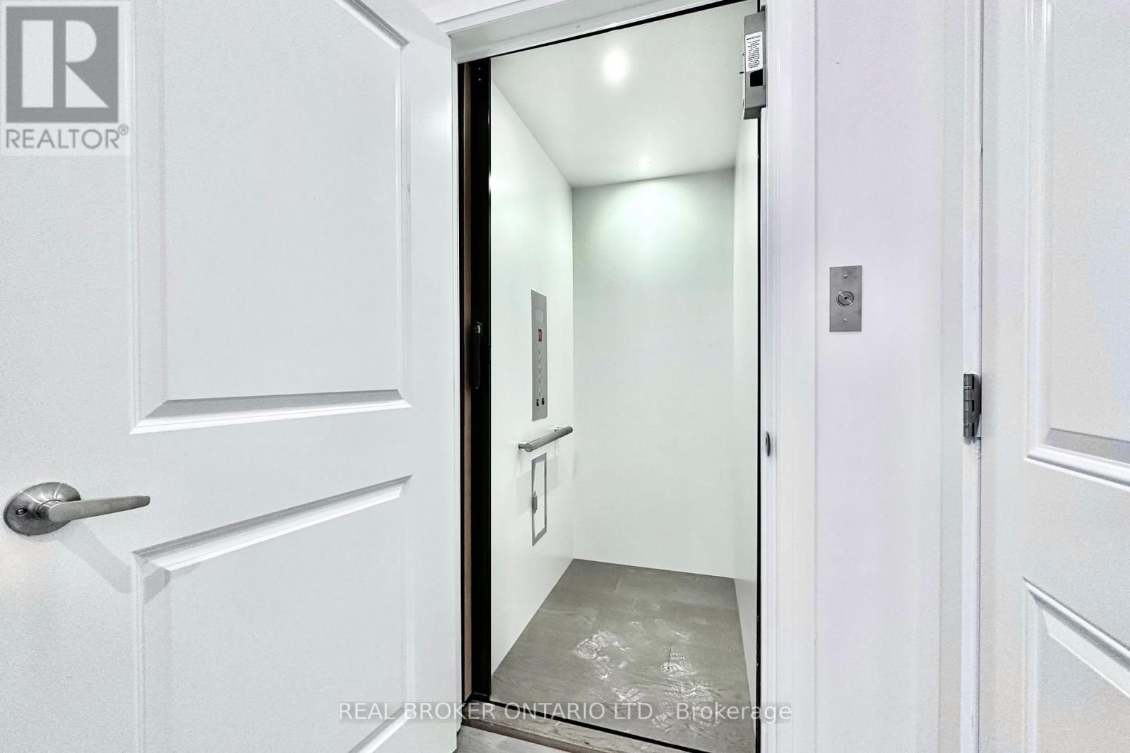 Row / Townhouse – 22 YANS WAY, Markham – photo 4