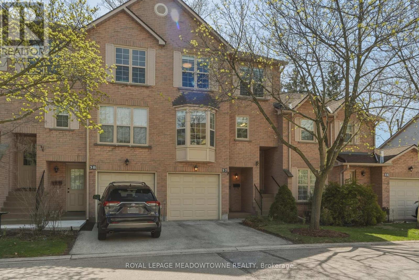 Row / Townhouse – 37 - 2272 MOWAT AVENUE, Oakville – photo 2