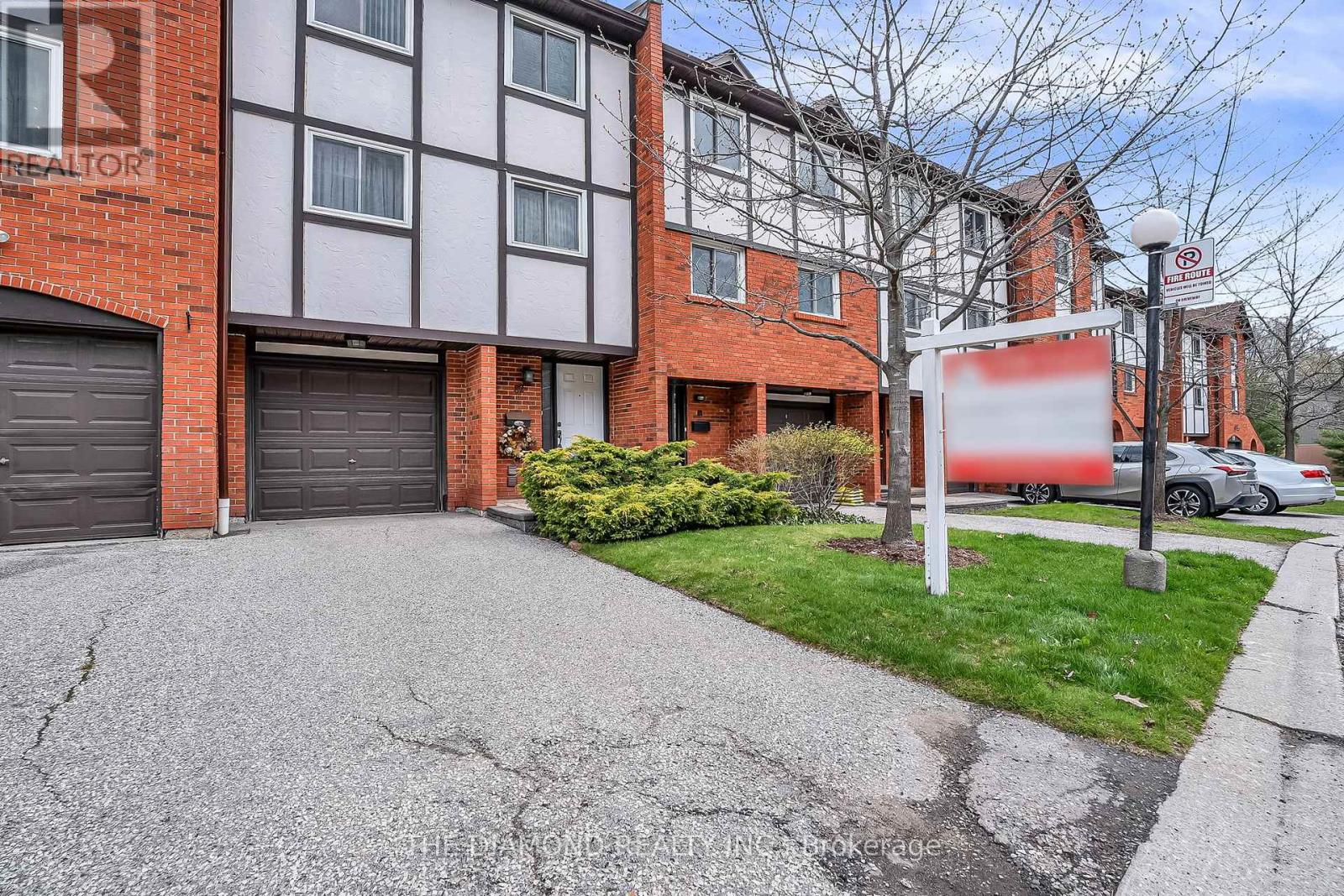 Row / Townhouse – 82 - 1755 RATHBURN ROAD E, Mississauga – photo 2