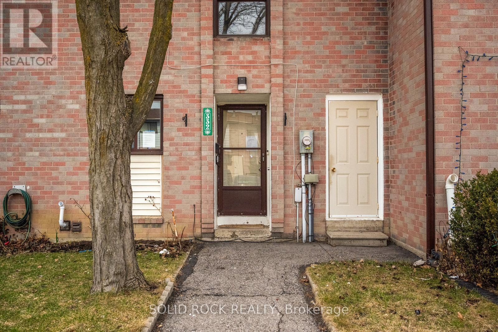 Row / Townhouse – 332 - 332 FLEETWOOD CRESCENT, Brampton – photo 2