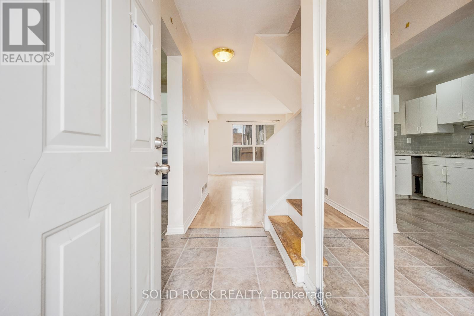 Row / Townhouse – 332 - 332 FLEETWOOD CRESCENT, Brampton – photo 4