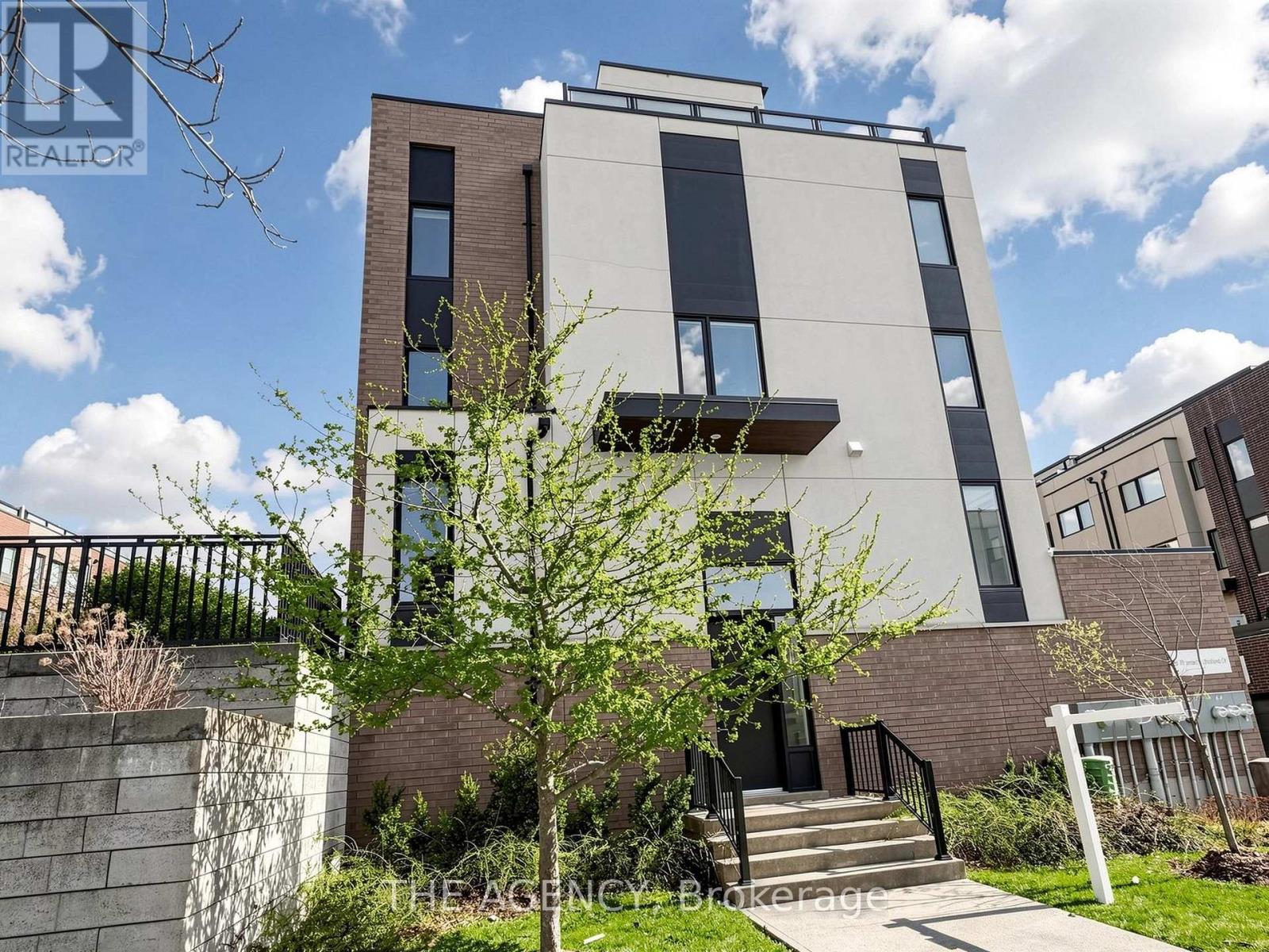 Row / Townhouse – 1 - 55 THOMAS MULHOLLAND DRIVE, Toronto – photo 1