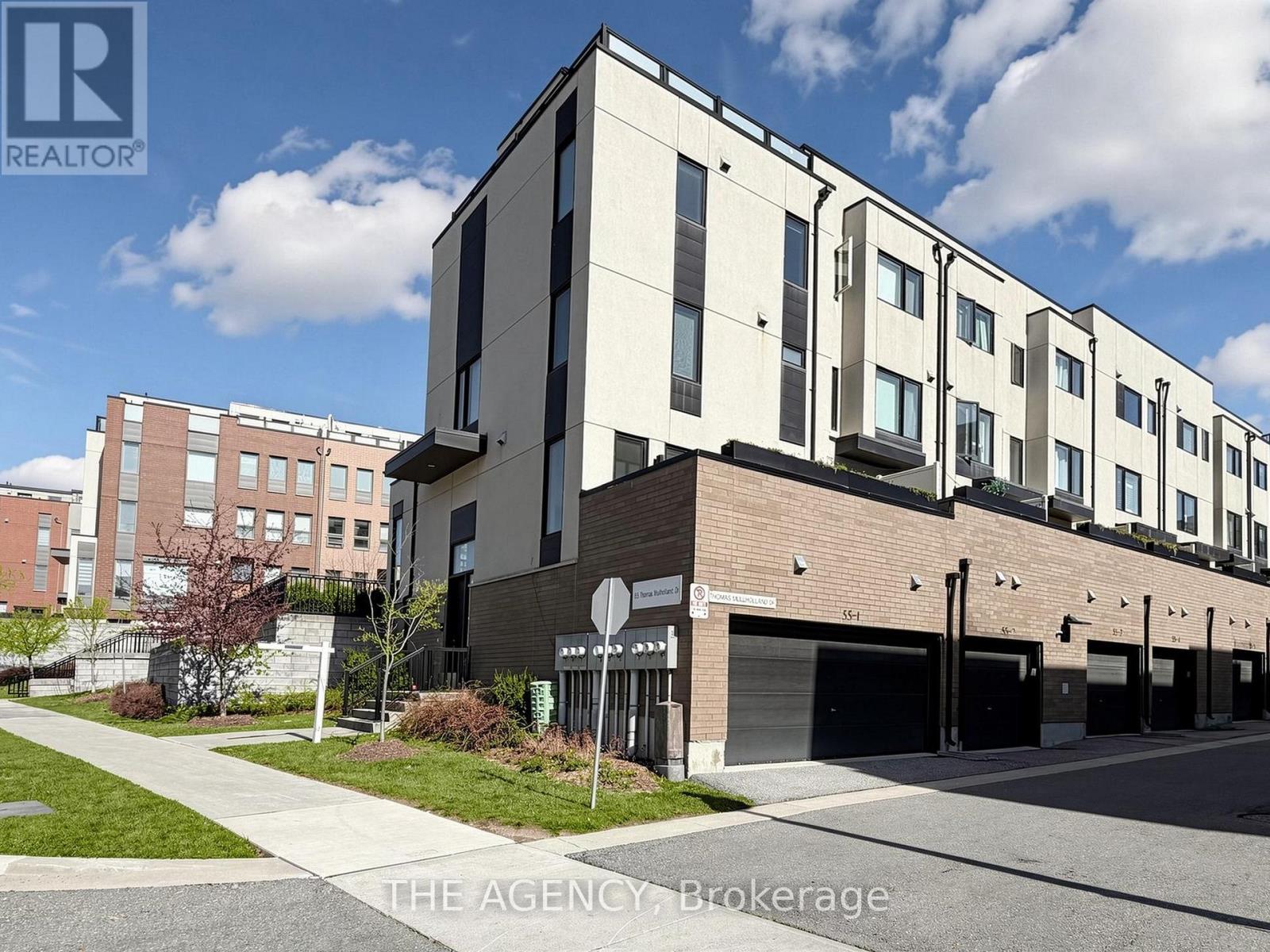 Row / Townhouse – 1 - 55 THOMAS MULHOLLAND DRIVE, Toronto – photo 2