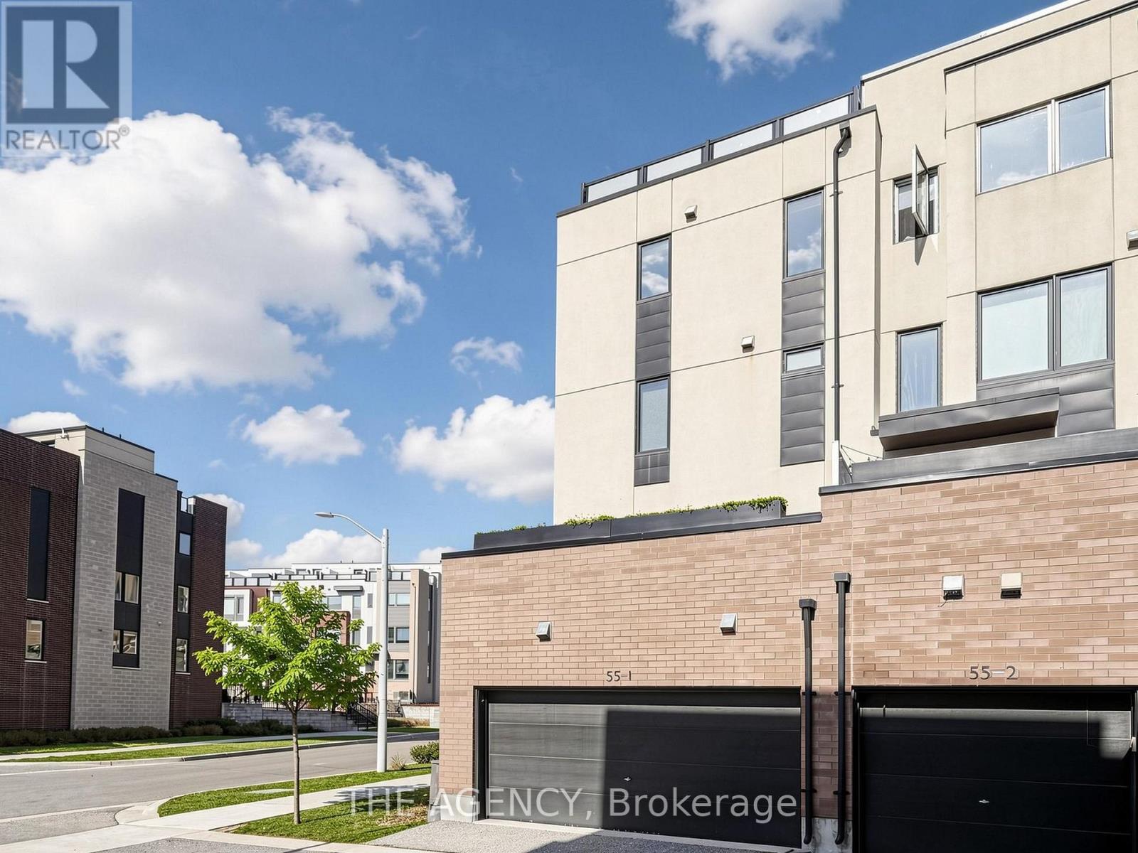 Row / Townhouse – 1 - 55 THOMAS MULHOLLAND DRIVE, Toronto – photo 3