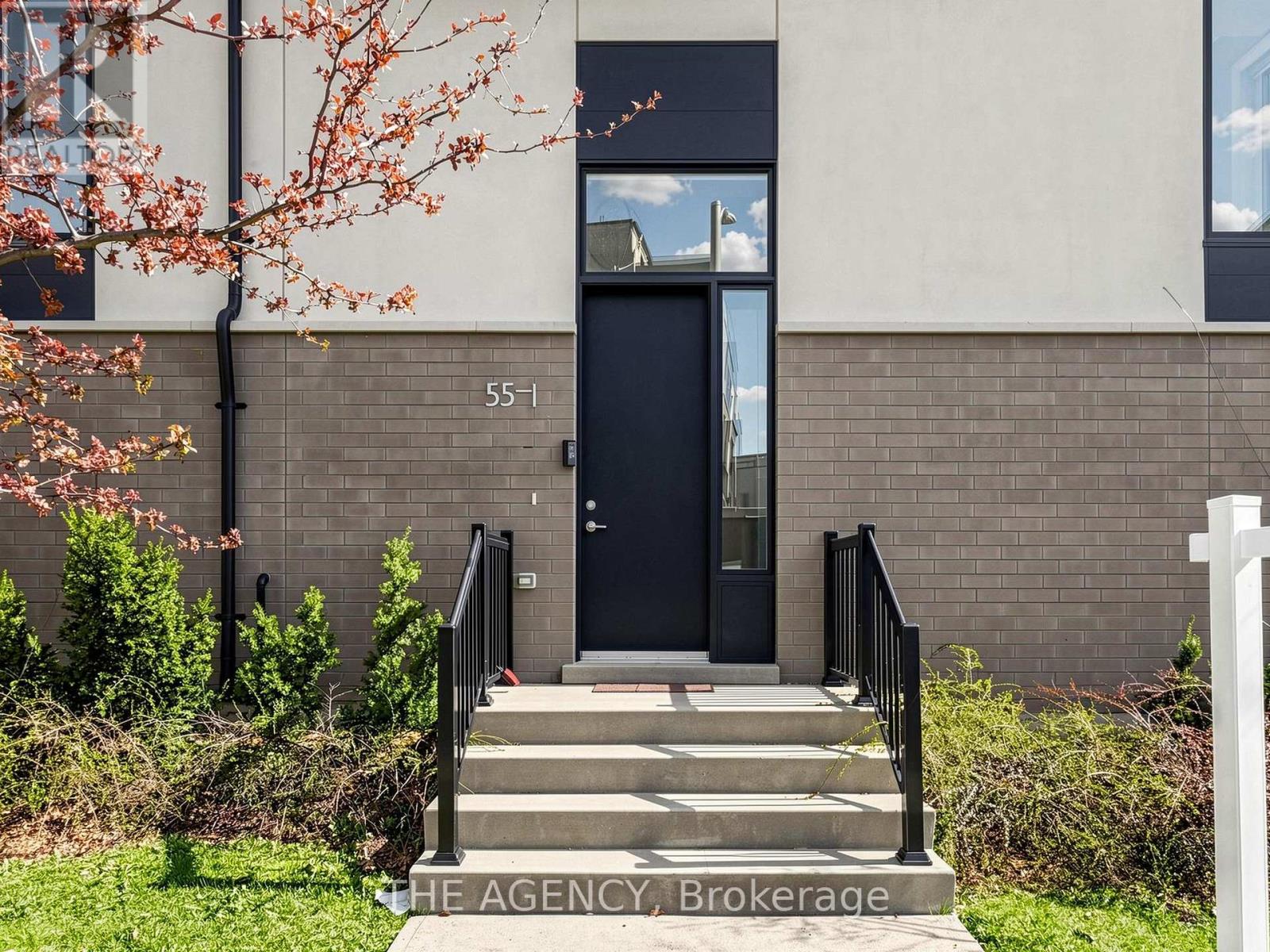 Row / Townhouse – 1 - 55 THOMAS MULHOLLAND DRIVE, Toronto – photo 5