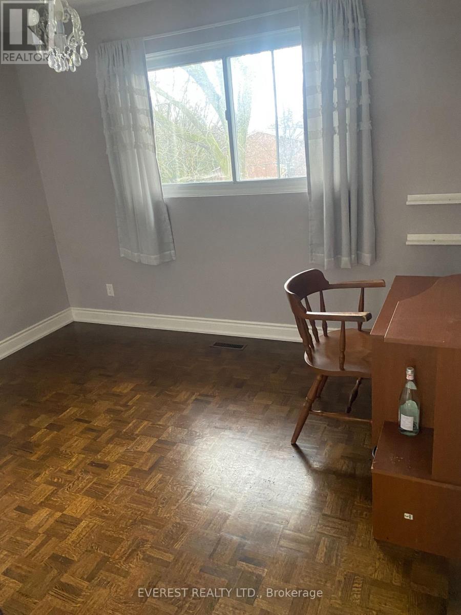 Row / Townhouse – 55 THISTLE DOWN BOULEVARD W, Toronto – photo 2