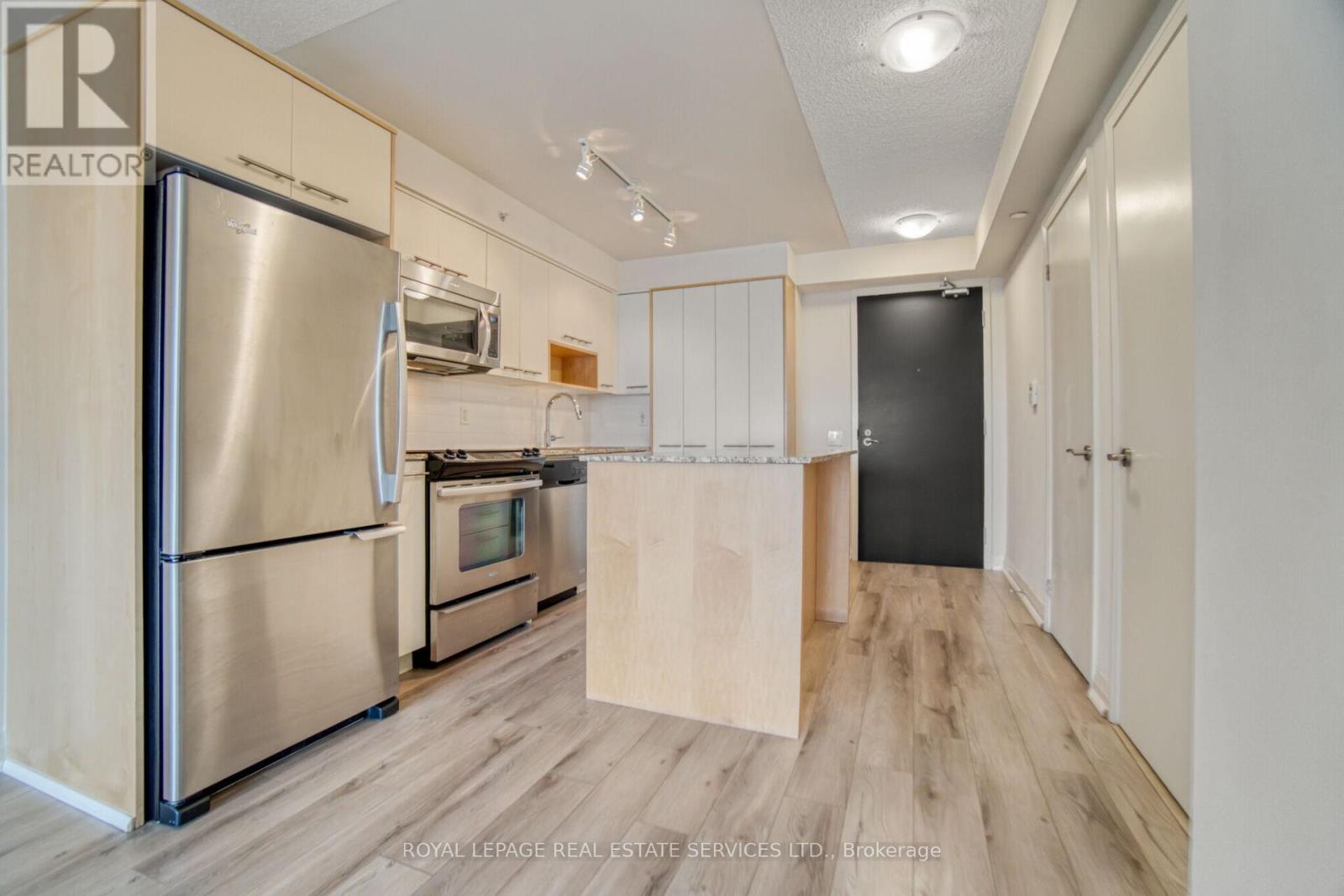 Apartment – 808 - 5 VALHALLA INN ROAD, Toronto – photo 4