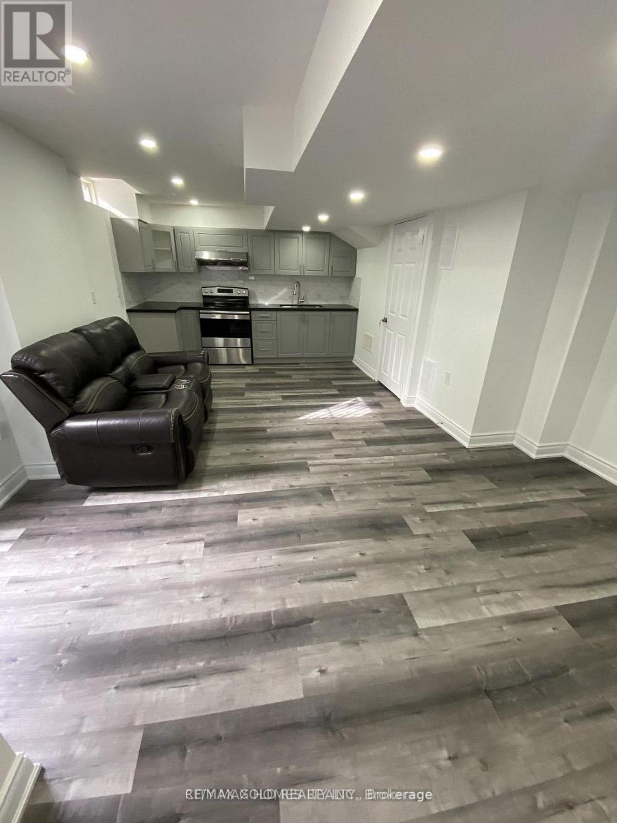 House – 1 - 83 COMMODORE DRIVE, Brampton – photo 2