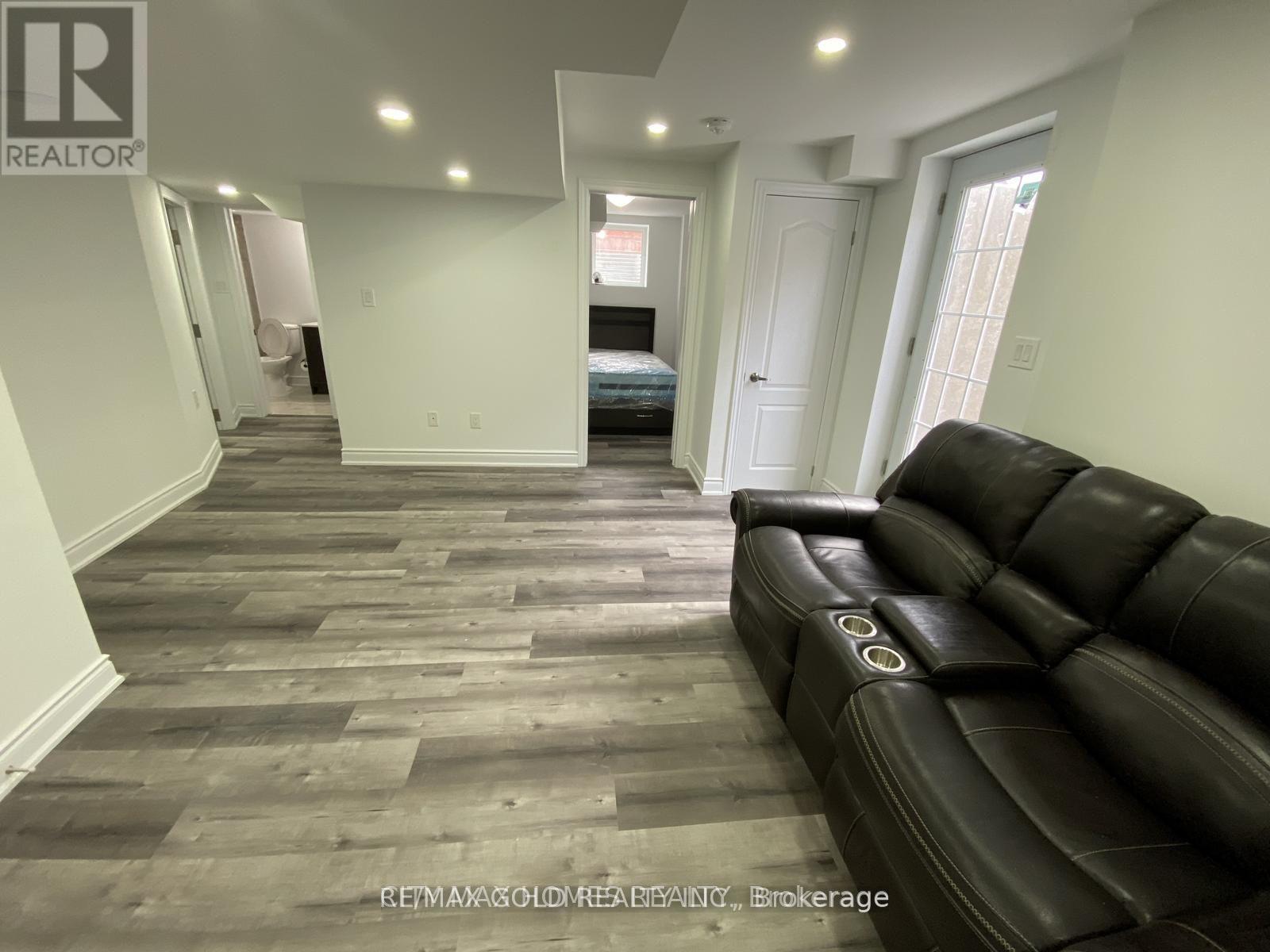 House – 1 - 83 COMMODORE DRIVE, Brampton – photo 4