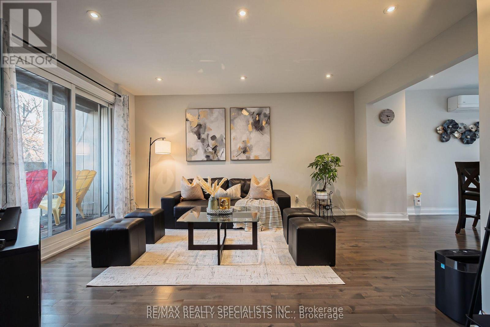 Row / Townhouse – 8 - 6780 FORMENTERA AVENUE, Mississauga – photo 1