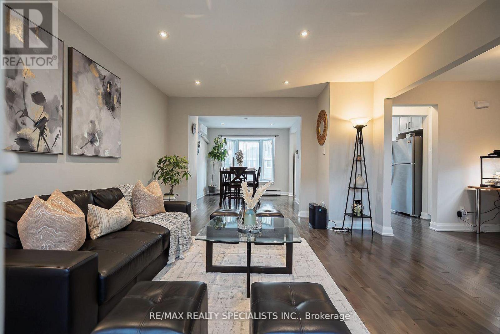 Row / Townhouse – 8 - 6780 FORMENTERA AVENUE, Mississauga – photo 2