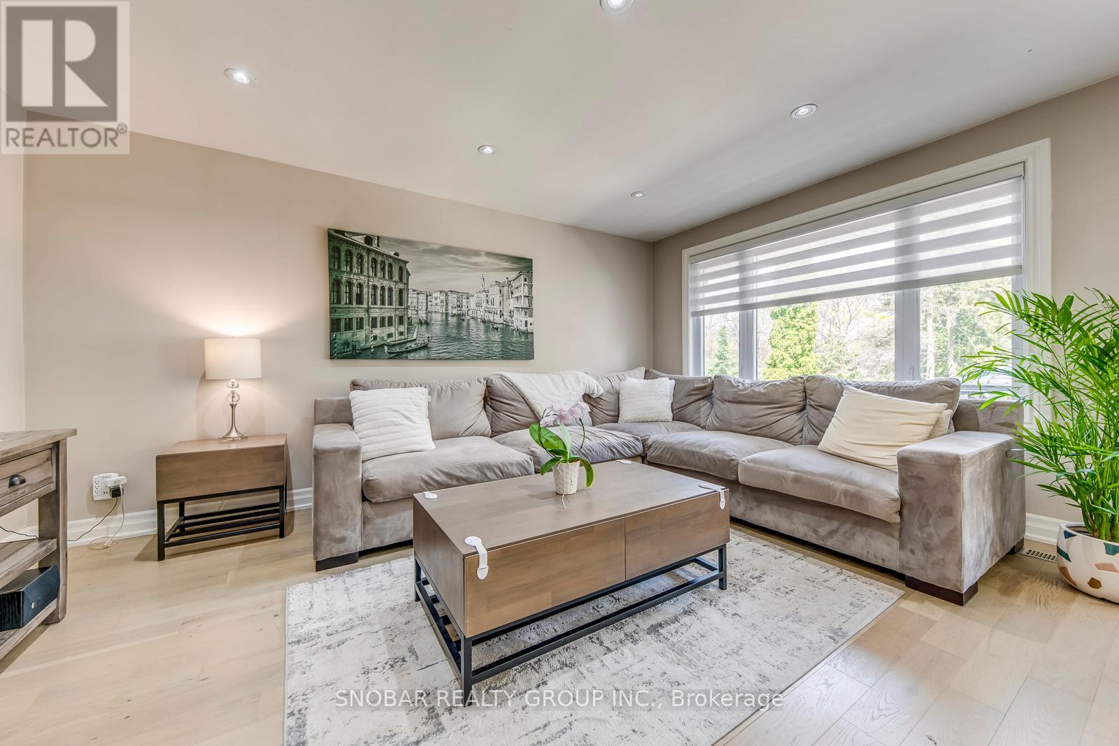 House – 72 HADRIAN DRIVE, Toronto – photo 4