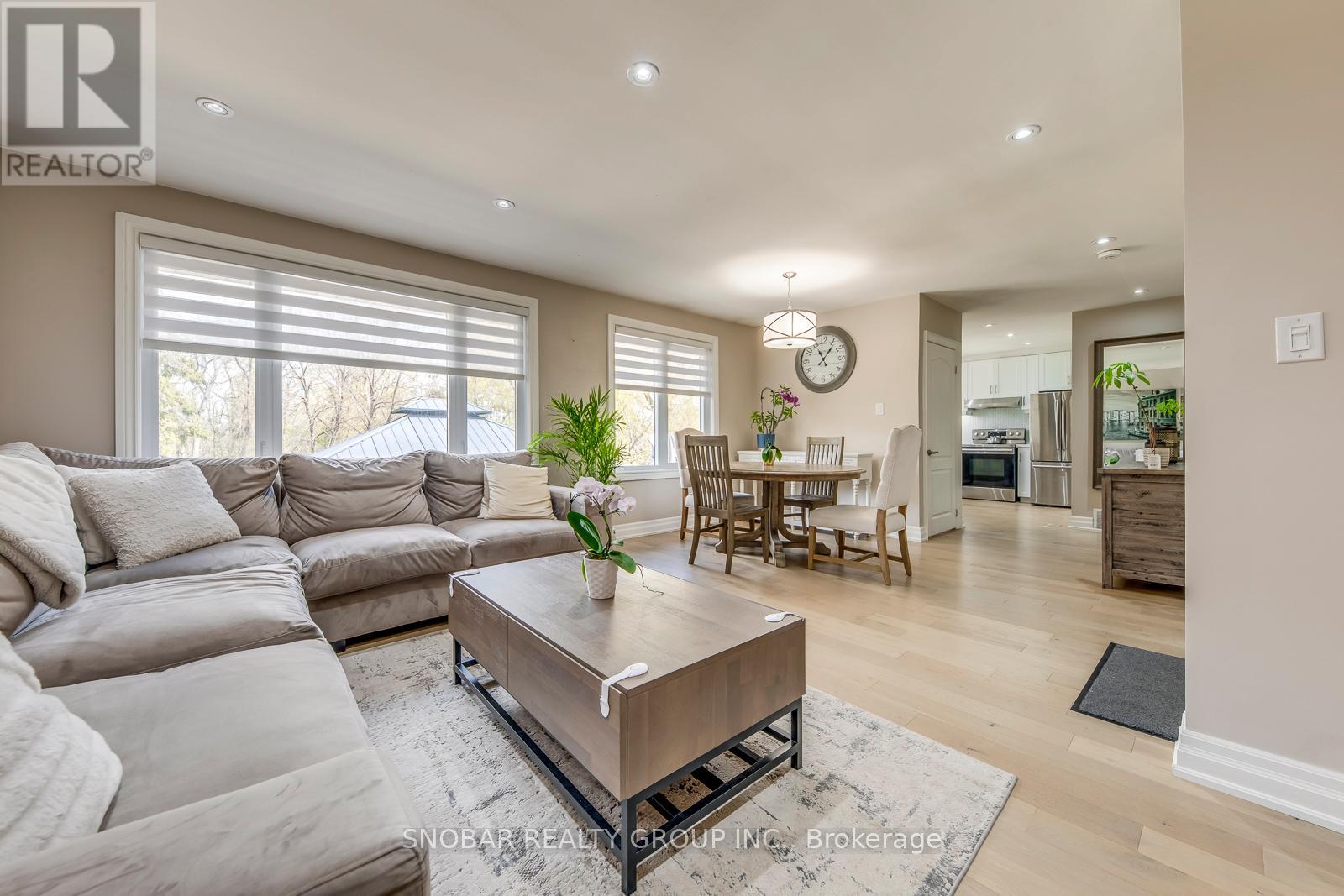 House – 72 HADRIAN DRIVE, Toronto – photo 5