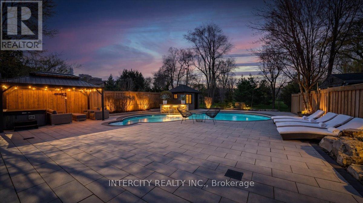 House – 61 GOLFWOOD HEIGHTS, Toronto – photo 4