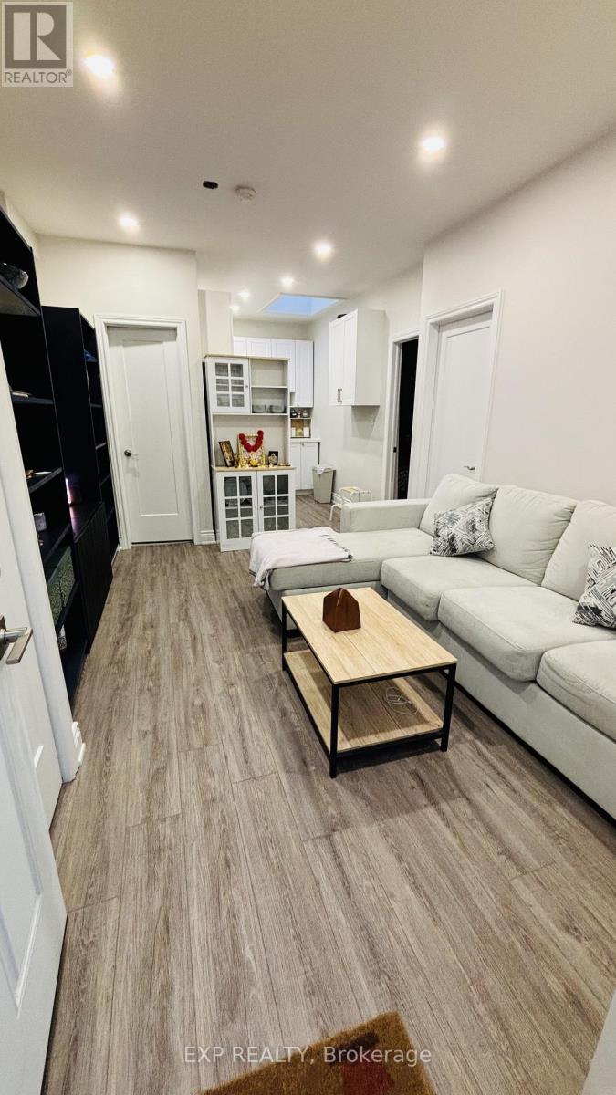 Other – 3 - 3289 LAKESHORE BOULEVARD W, Toronto – photo 2