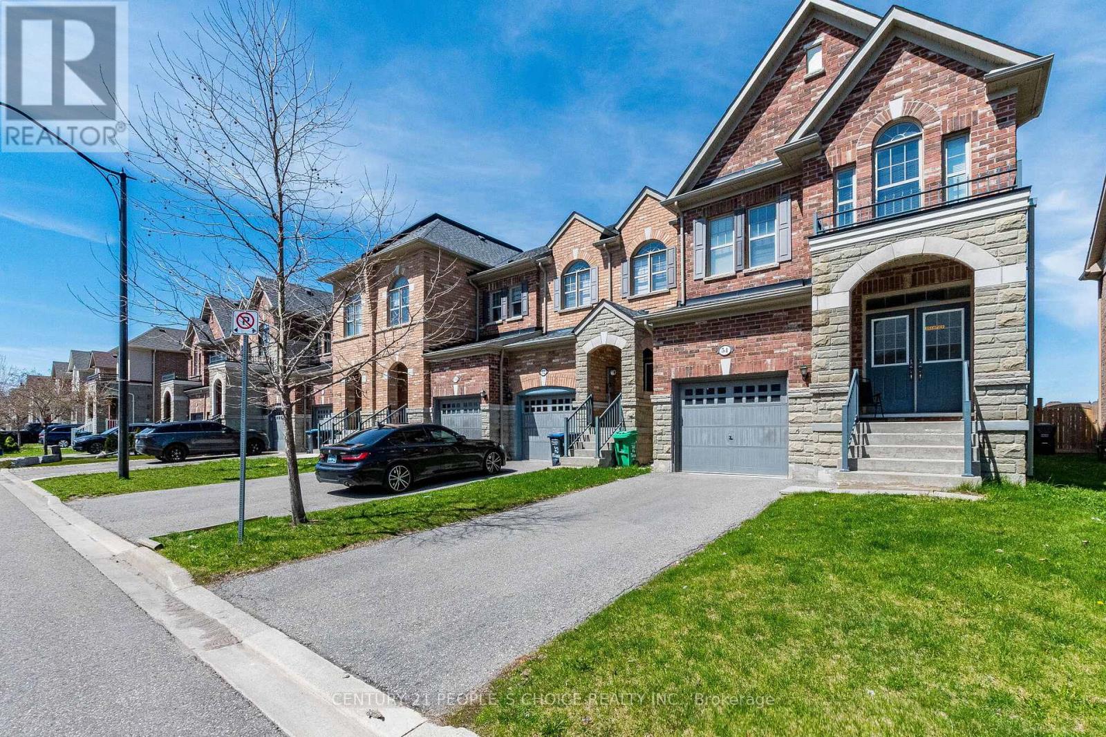 Row / Townhouse – 54 FANN DRIVE, Brampton – photo 2