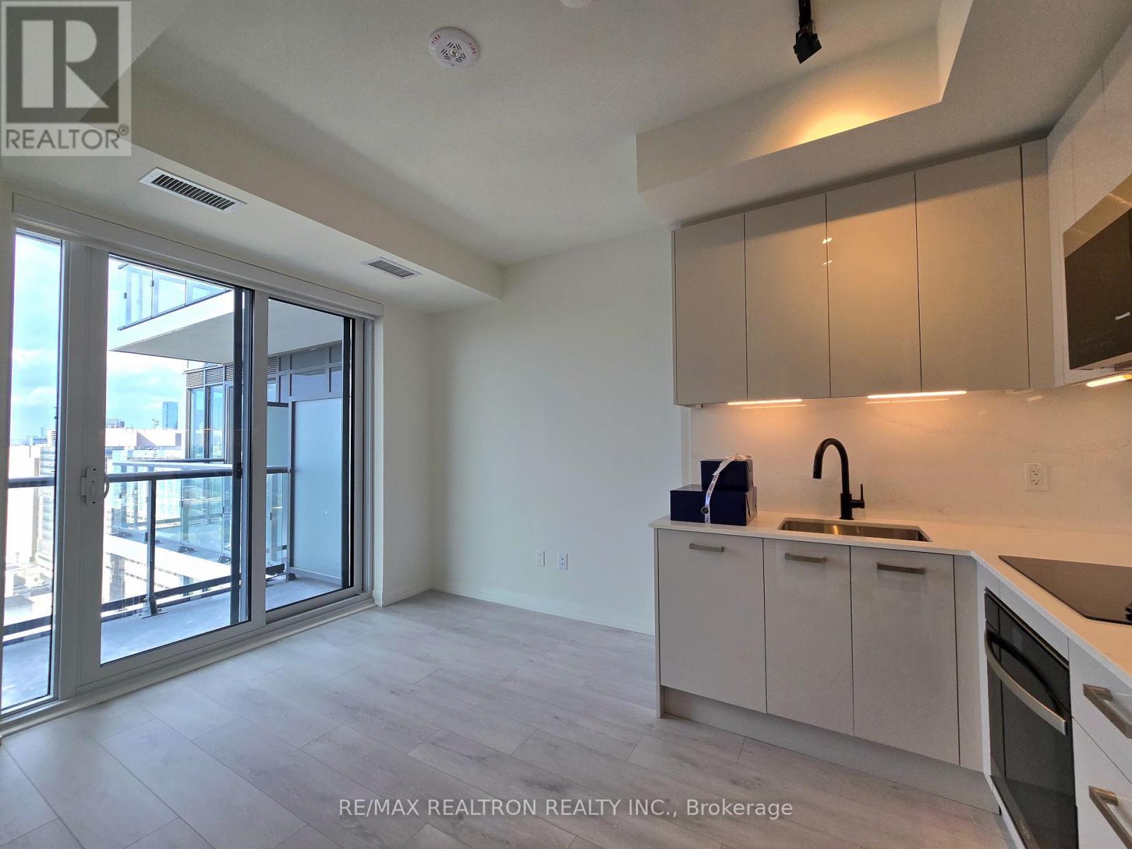 Apartment – 2813 - 280 DUNDAS STREET W, Toronto – photo 2
