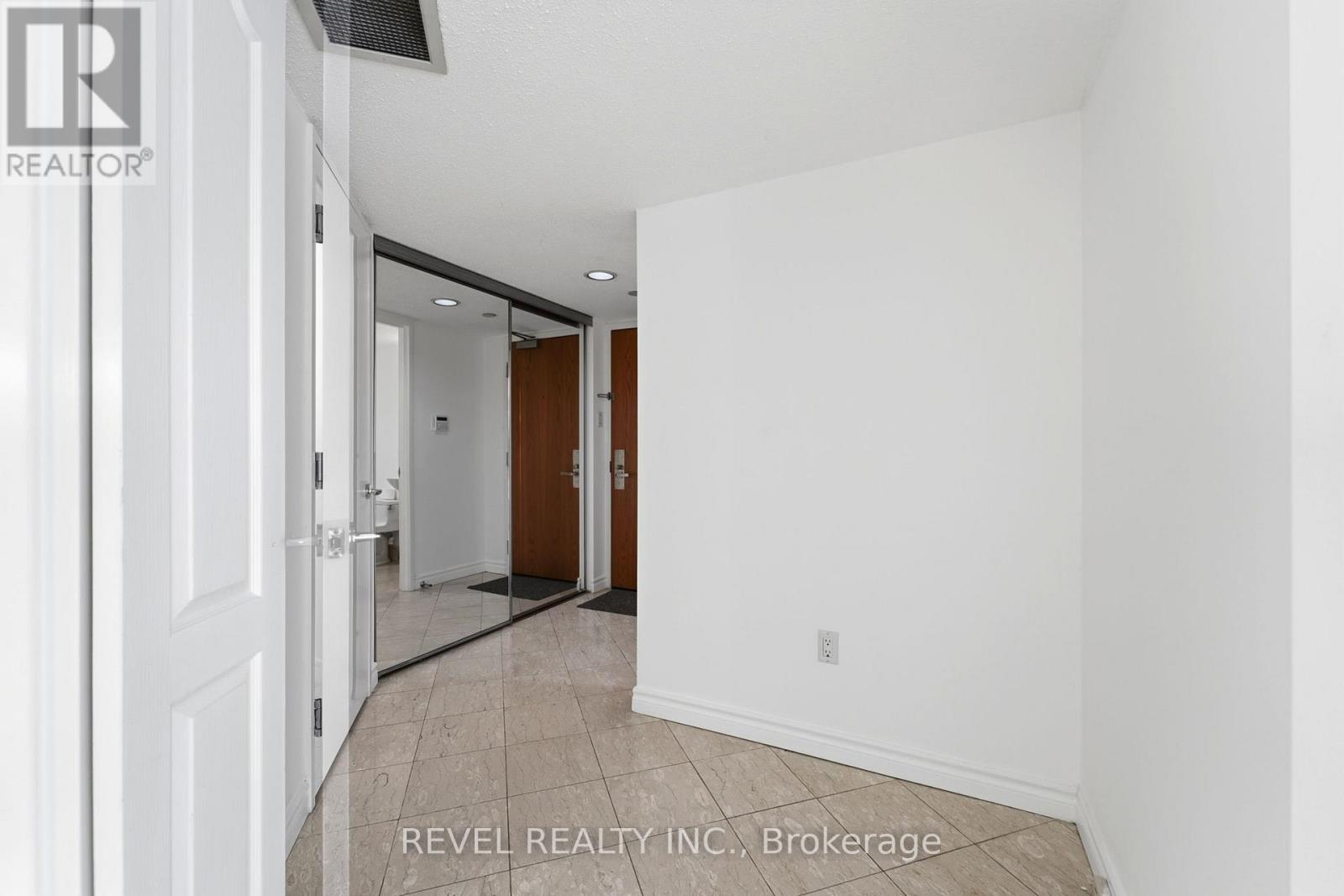Apartment – 915 - 38 ELM STREET, Toronto – photo 2