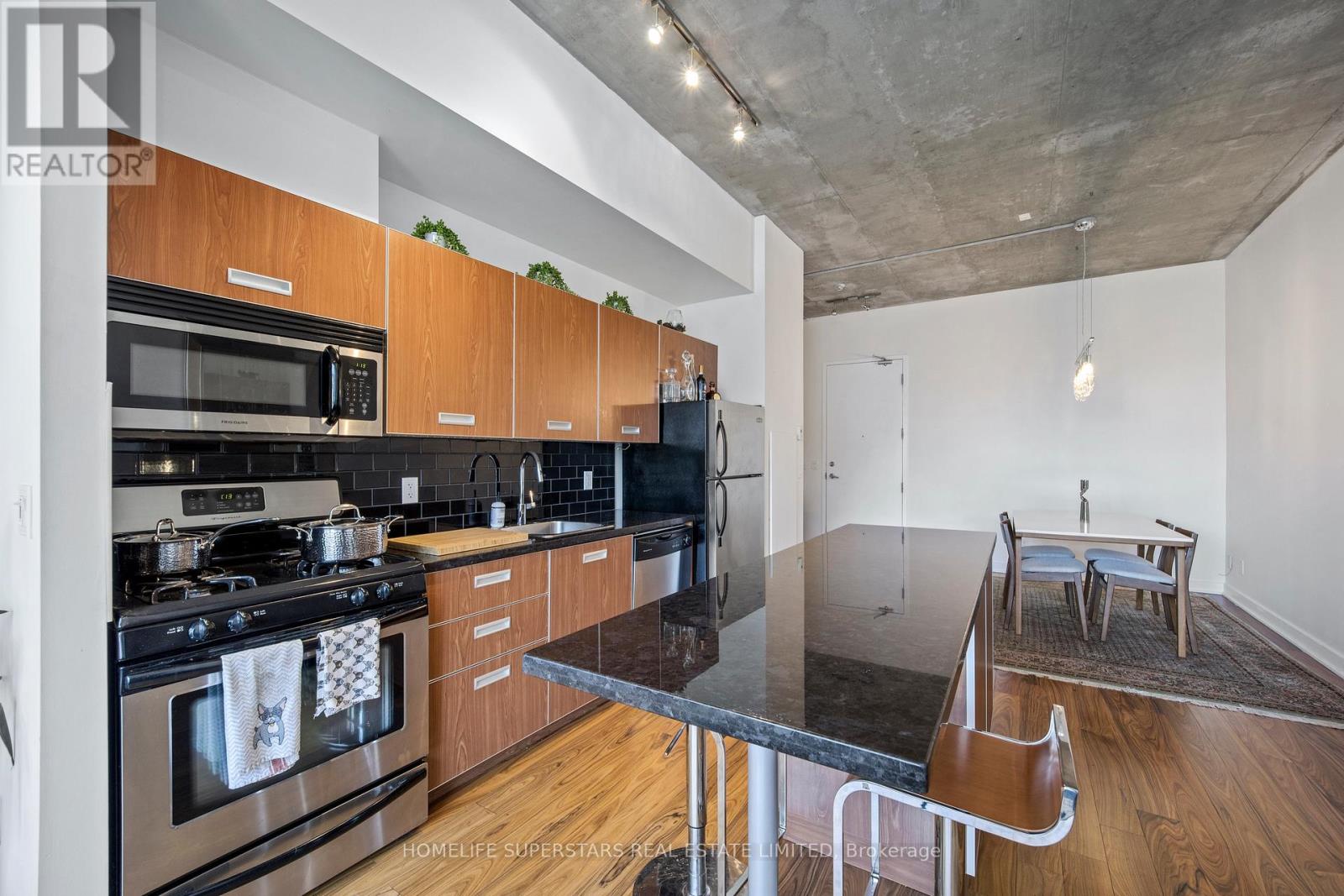 Apartment – 303 - 60 BATHURST STREET, Toronto – photo 5