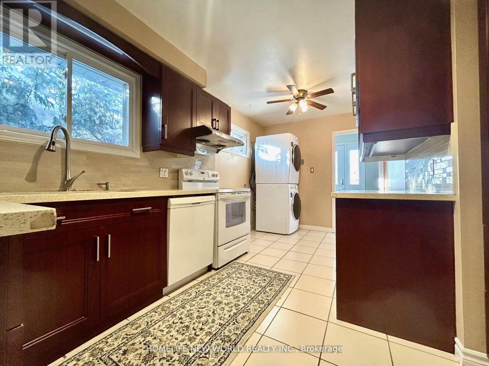 House – UPPER - 27 HAYWARD CRESCENT, Toronto – photo 4