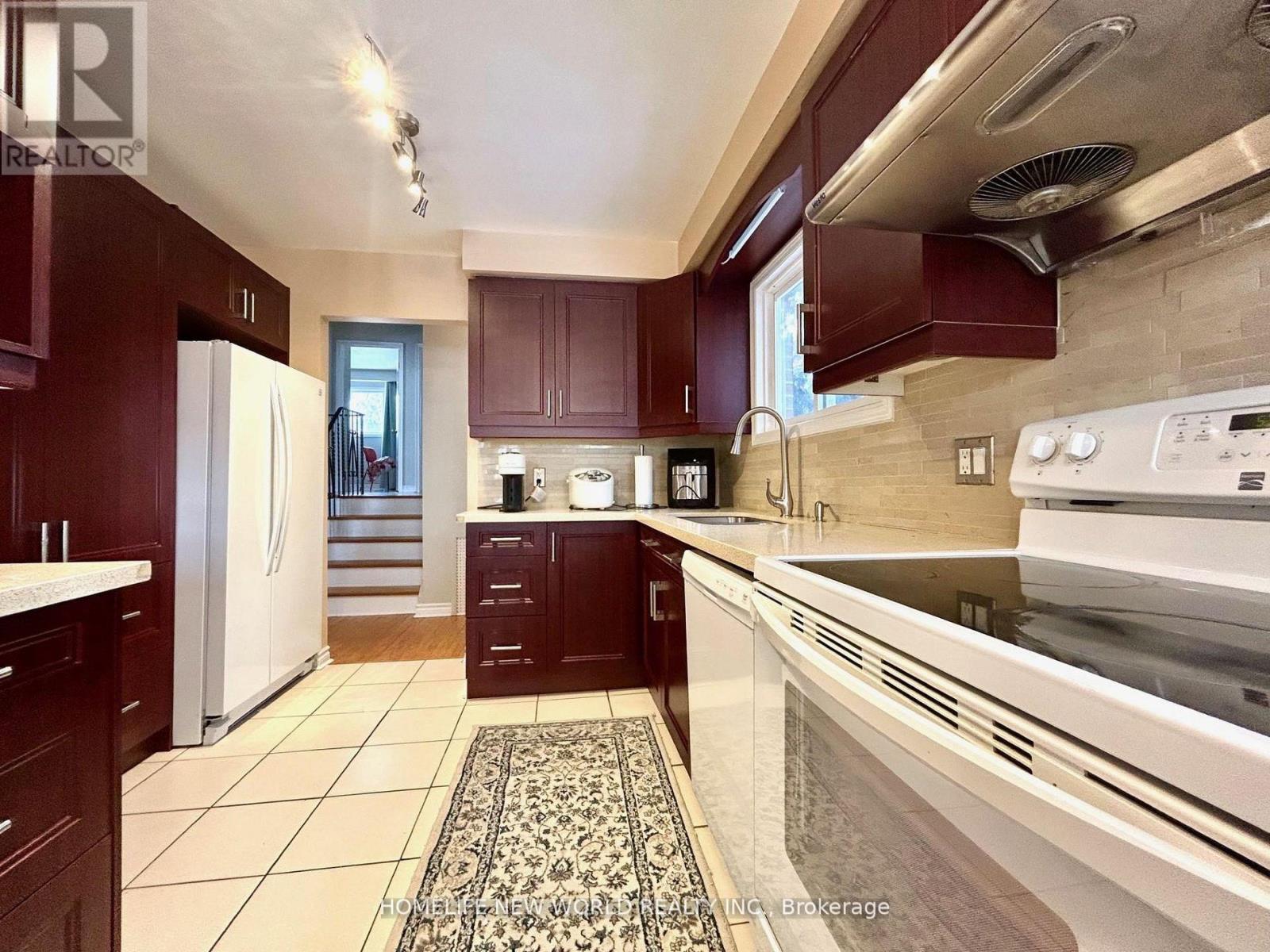 House – UPPER - 27 HAYWARD CRESCENT, Toronto – photo 5