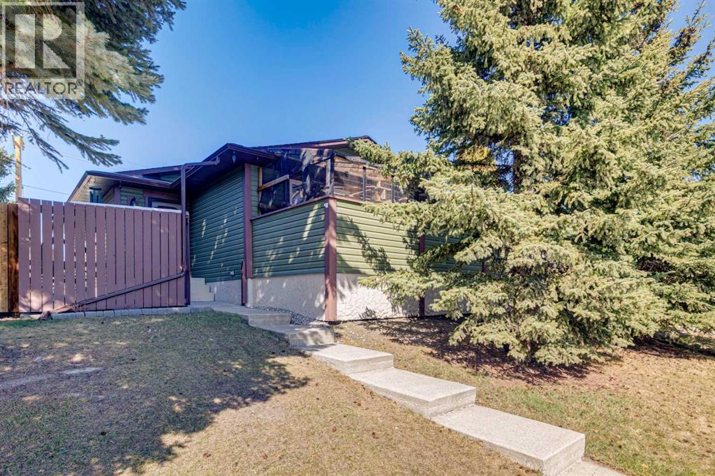 House for Sale in 95 McHugh Road NE|Calgary, Alberta T2E7R5