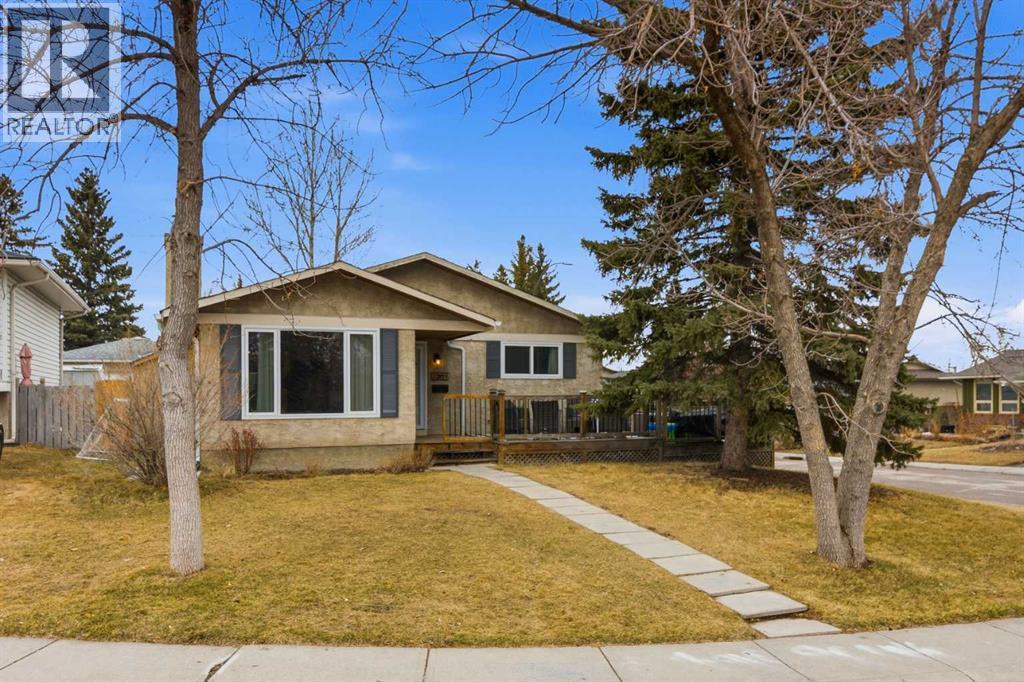 House for Sale in 12019 Canfield Green SW|Calgary, Alberta T2W1V3 4