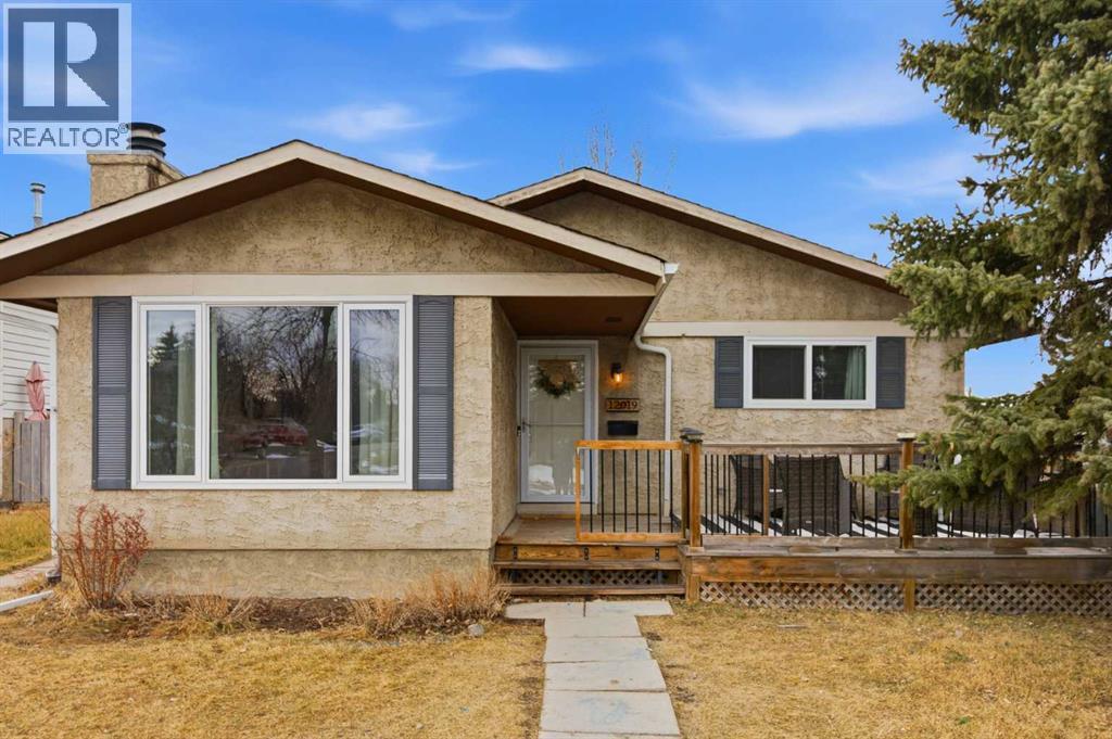 House for Sale in 12019 Canfield Green SW|Calgary, Alberta T2W1V3 5