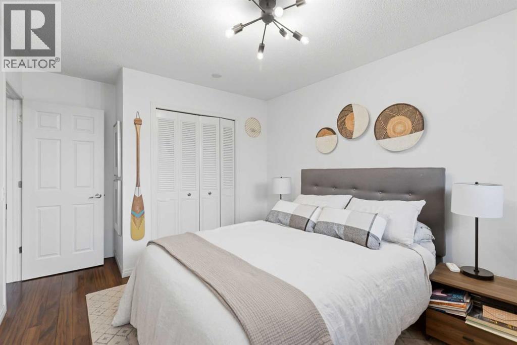 House for Sale in 12019 Canfield Green SW|Calgary, Alberta T2W1V3 3
