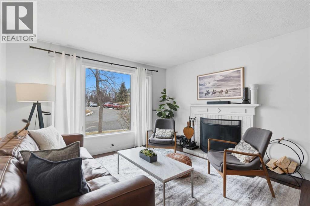 House for Sale in 12019 Canfield Green SW|Calgary, Alberta T2W1V3 2