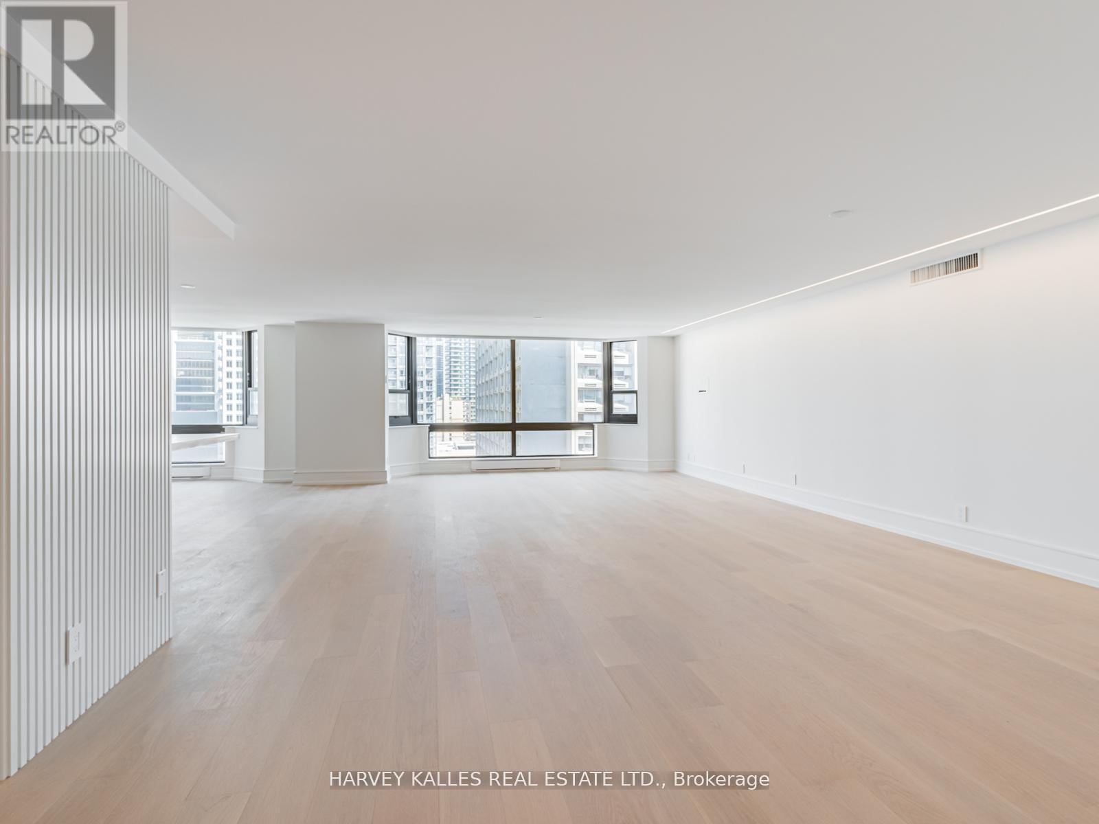 Apartment – 1703 - 1166 BAY STREET, Toronto – photo 3