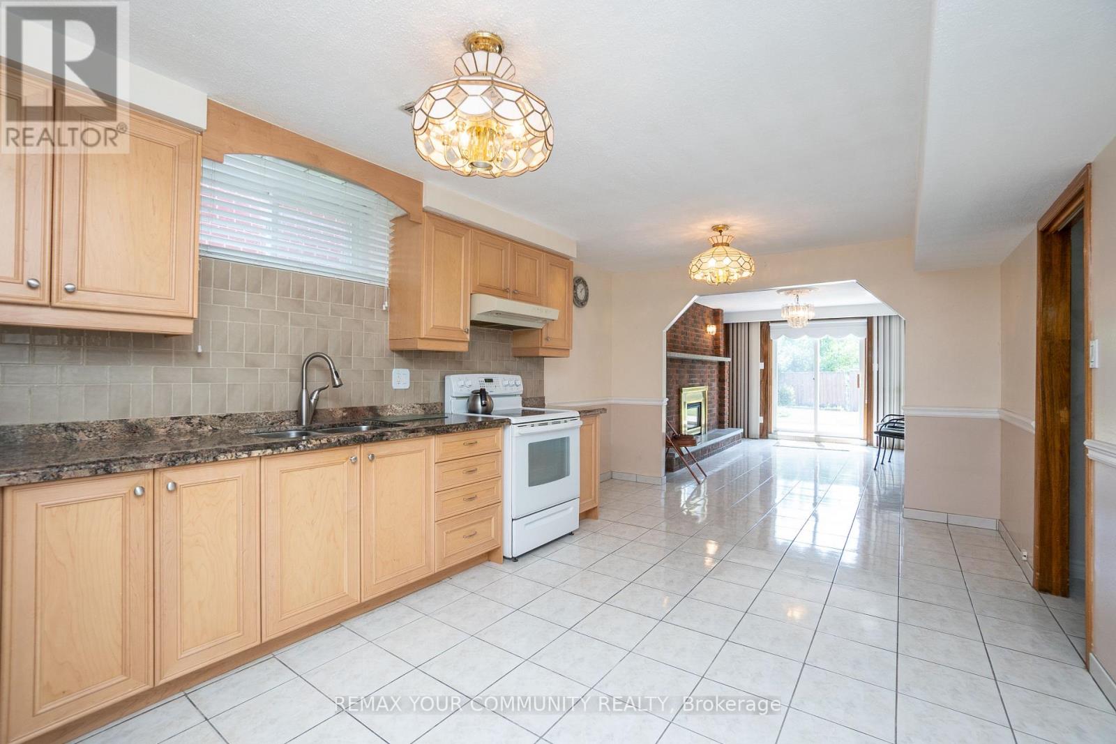 House – LOWER LEVEL - 73 HICKORYNUT DRIVE, Toronto – photo 3