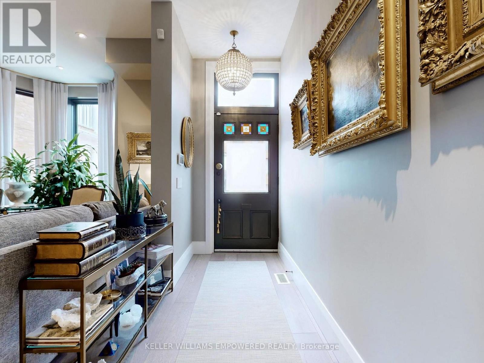 House – 10 WEBSTER AVENUE, Toronto – photo 2