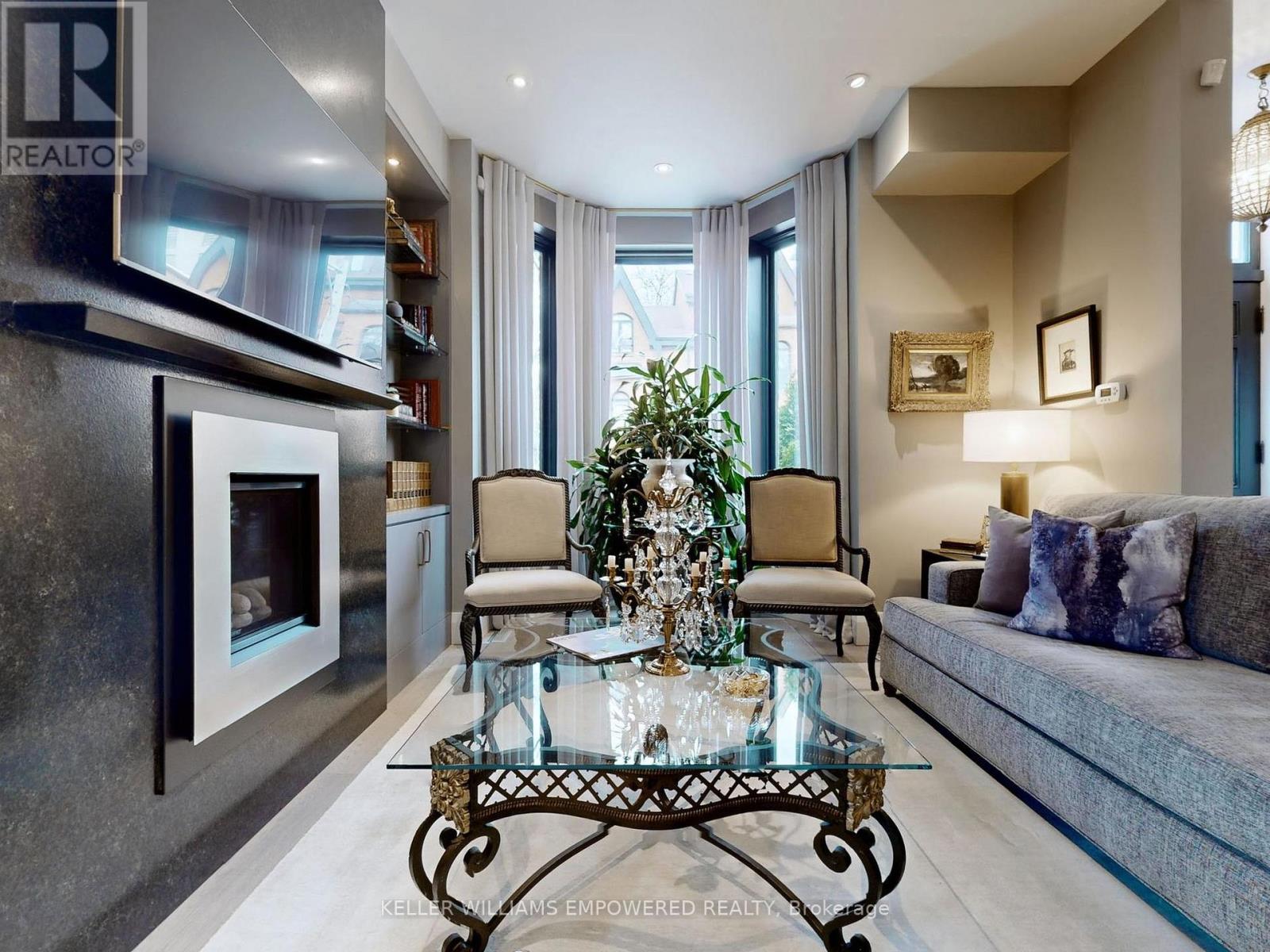 House – 10 WEBSTER AVENUE, Toronto – photo 4