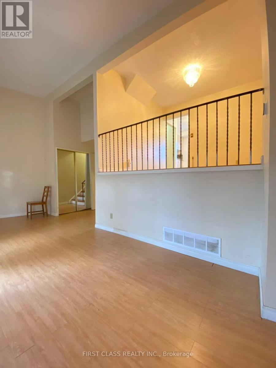 Row / Townhouse – 59 - 120 BEVERLY GLEN BOULEVARD, Toronto – photo 2