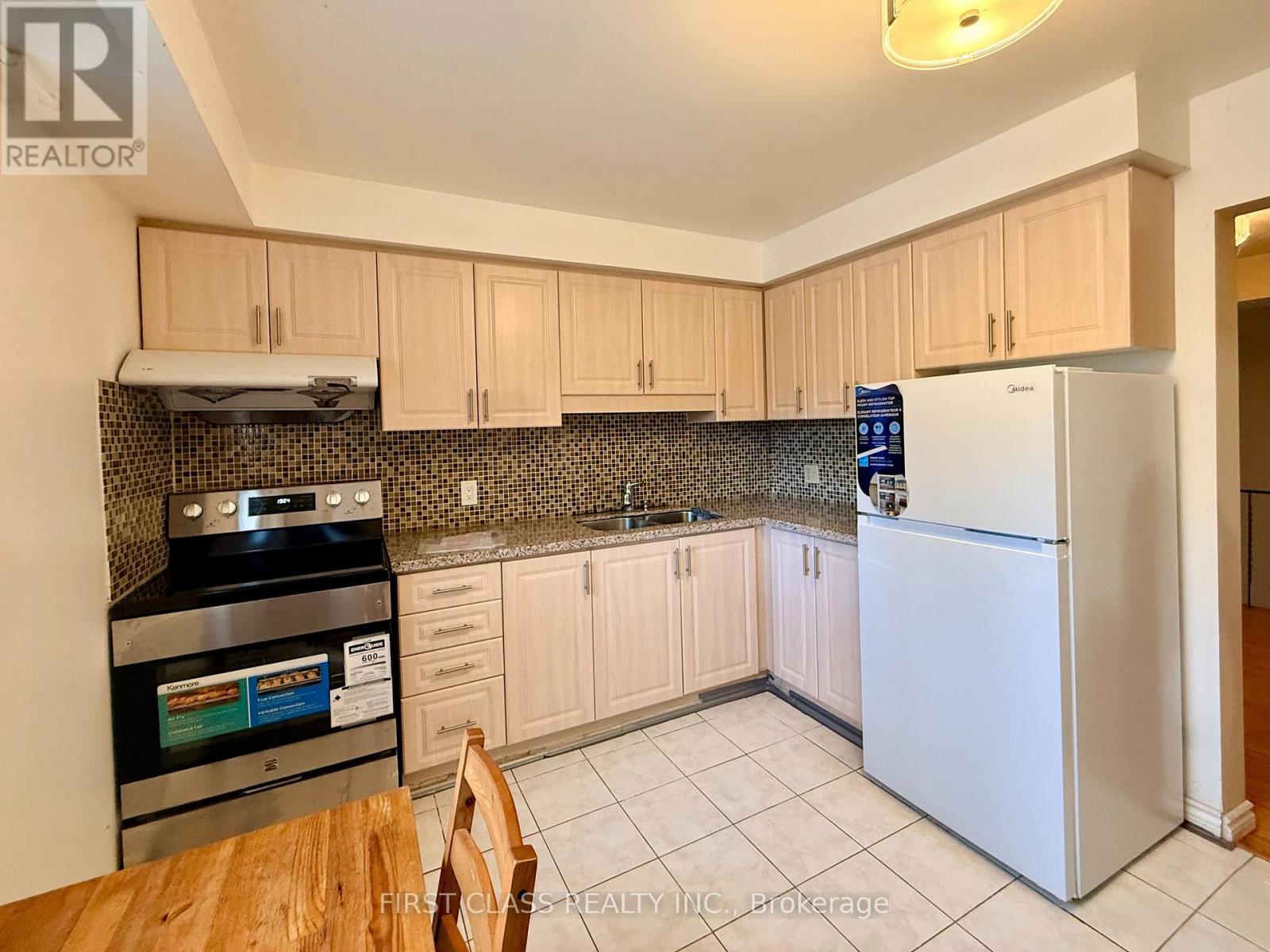 Row / Townhouse – 59 - 120 BEVERLY GLEN BOULEVARD, Toronto – photo 3