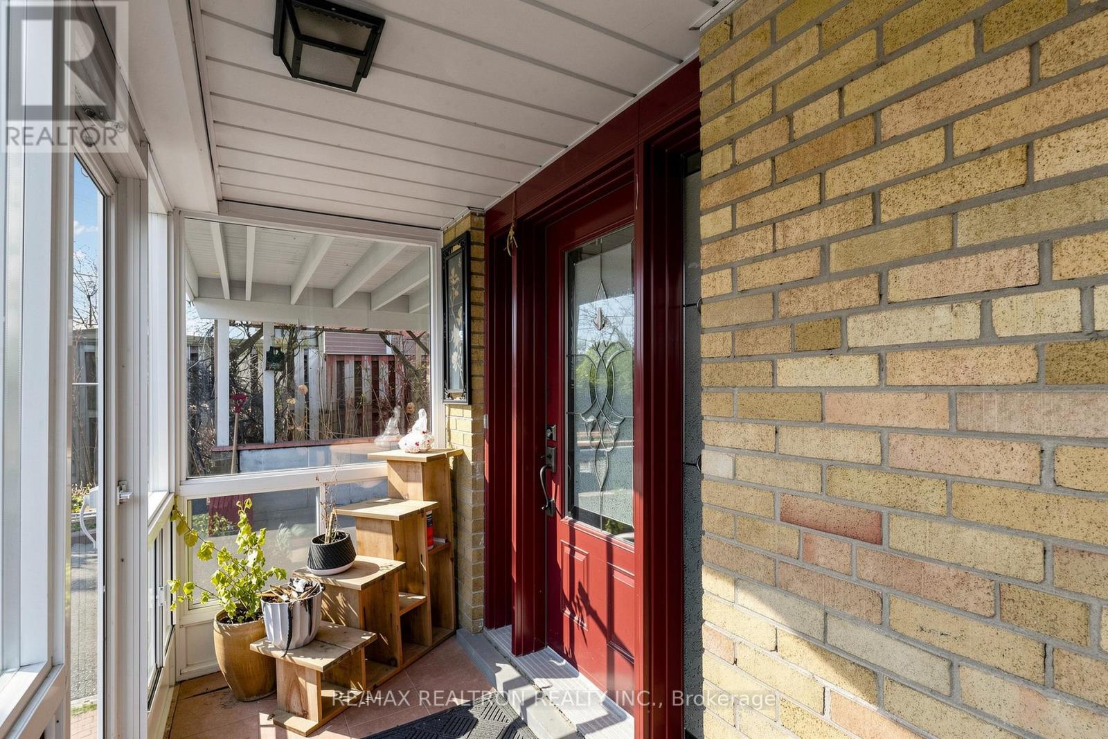 House – 950 MCCOWAN ROAD, Toronto – photo 4