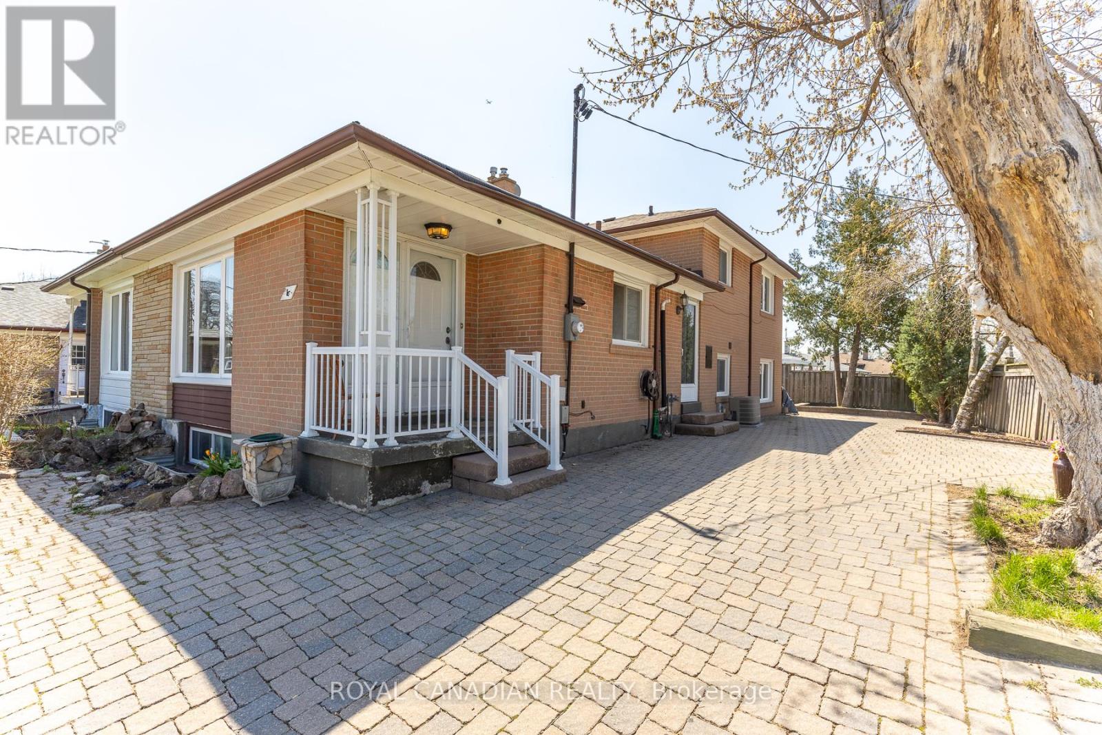 House – 16 GAMBELLO CRESCENT, Toronto – photo 3